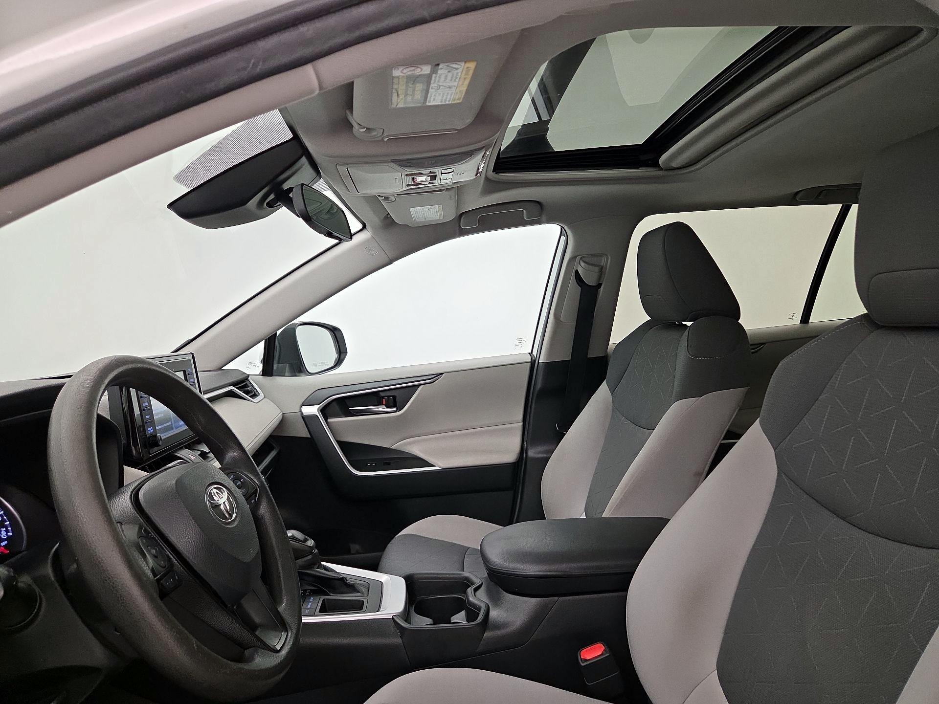 Thumbnail: 2019 Toyota RAV4 - 19