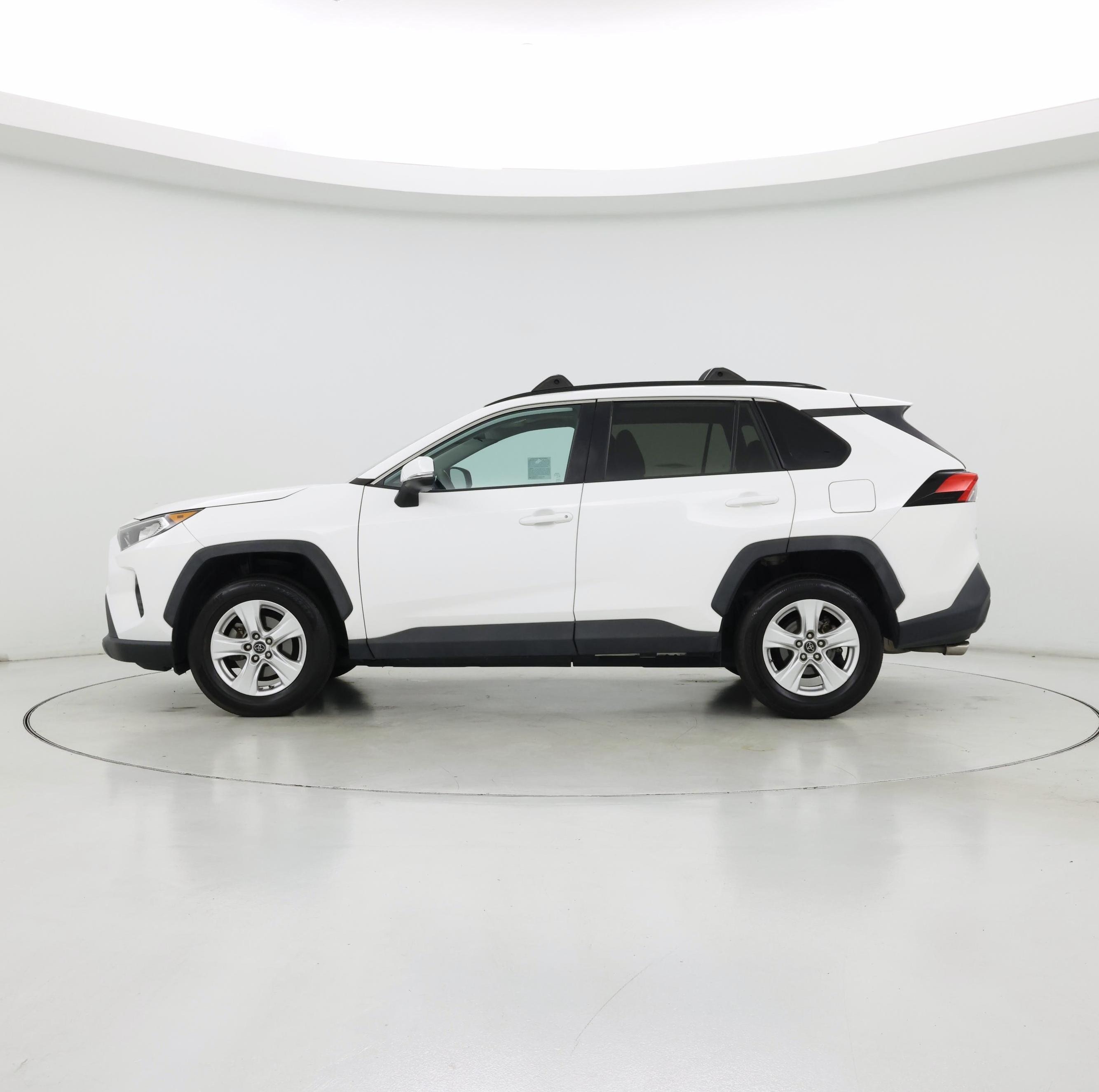 Thumbnail: 2019 Toyota RAV4 - 3
