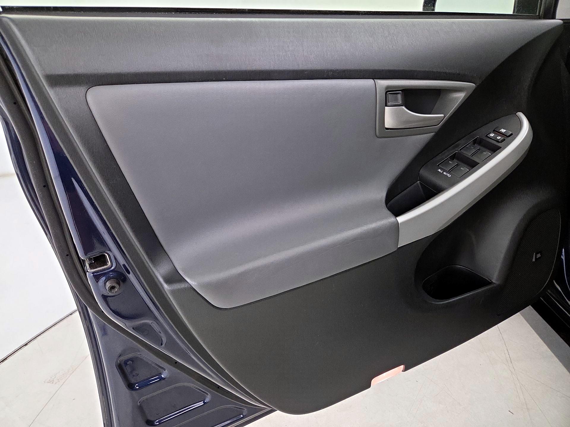 Thumbnail: 2015 Toyota Prius - 12