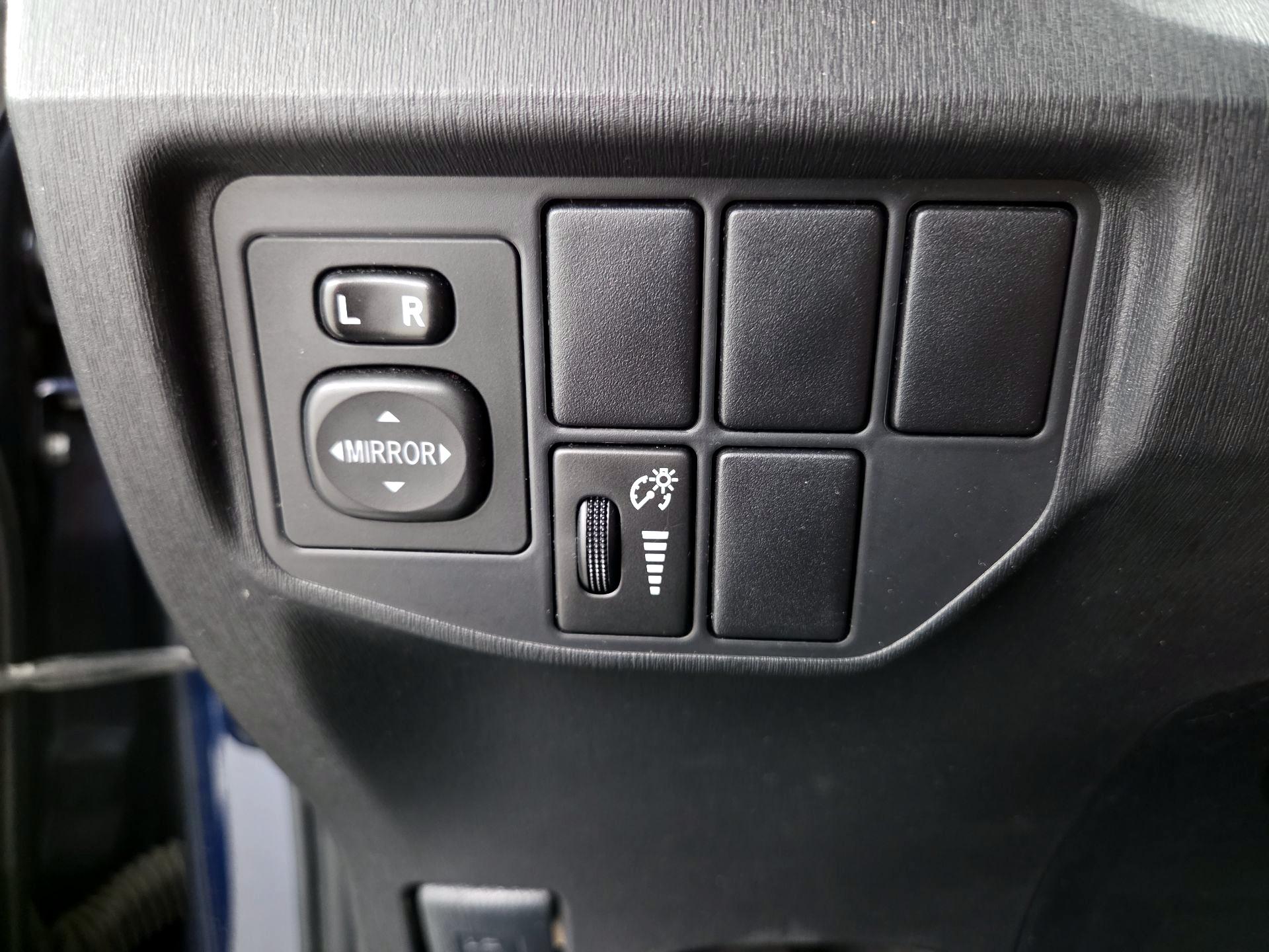 Thumbnail: 2015 Toyota Prius - 13