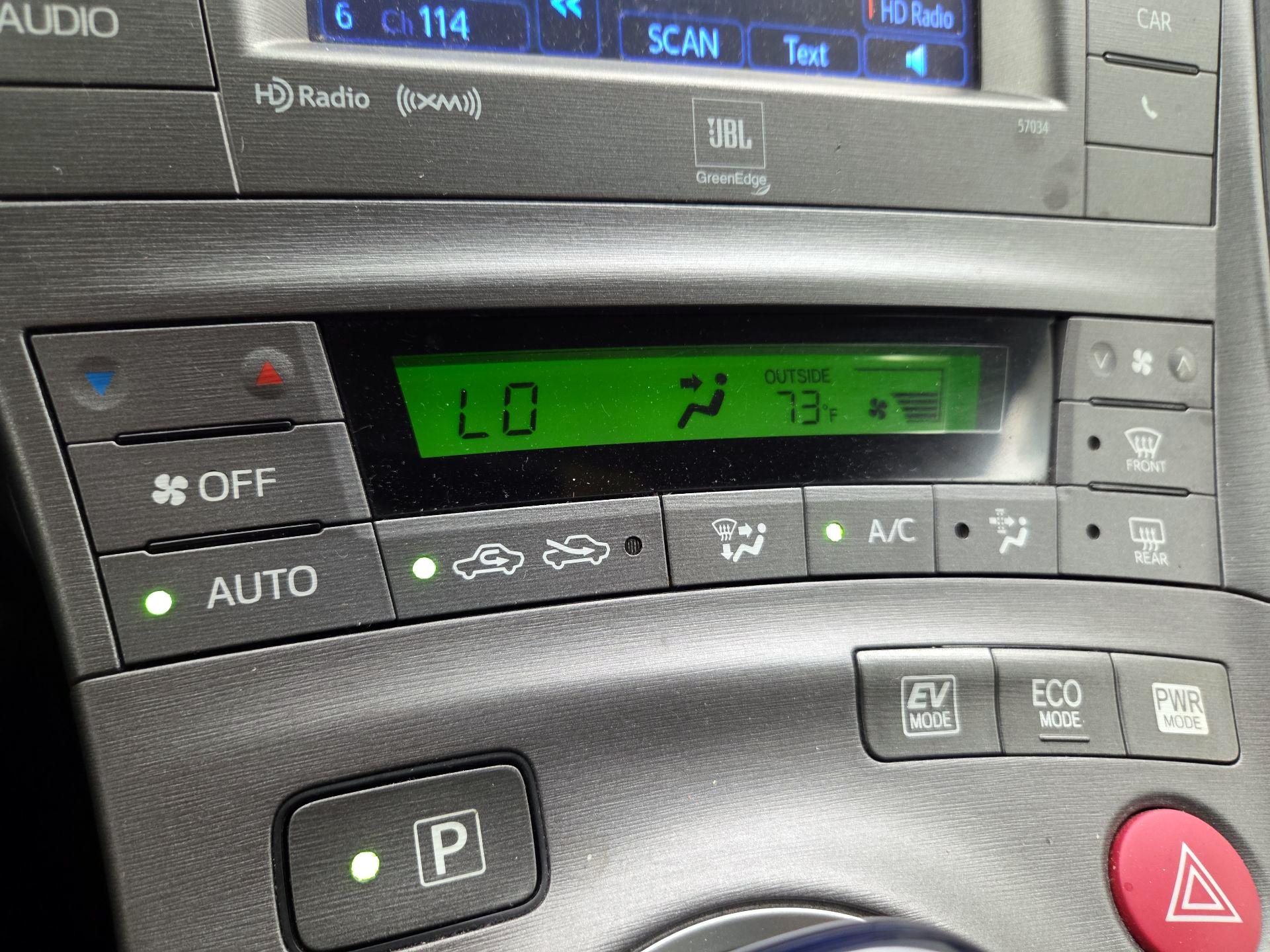 Thumbnail: 2015 Toyota Prius - 17