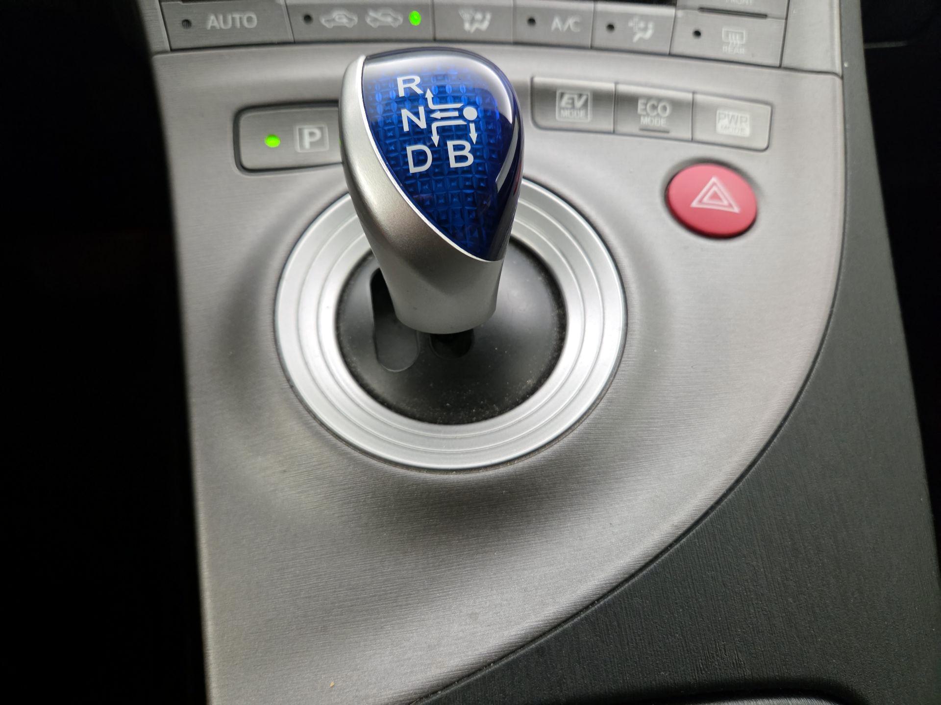 Thumbnail: 2015 Toyota Prius - 18