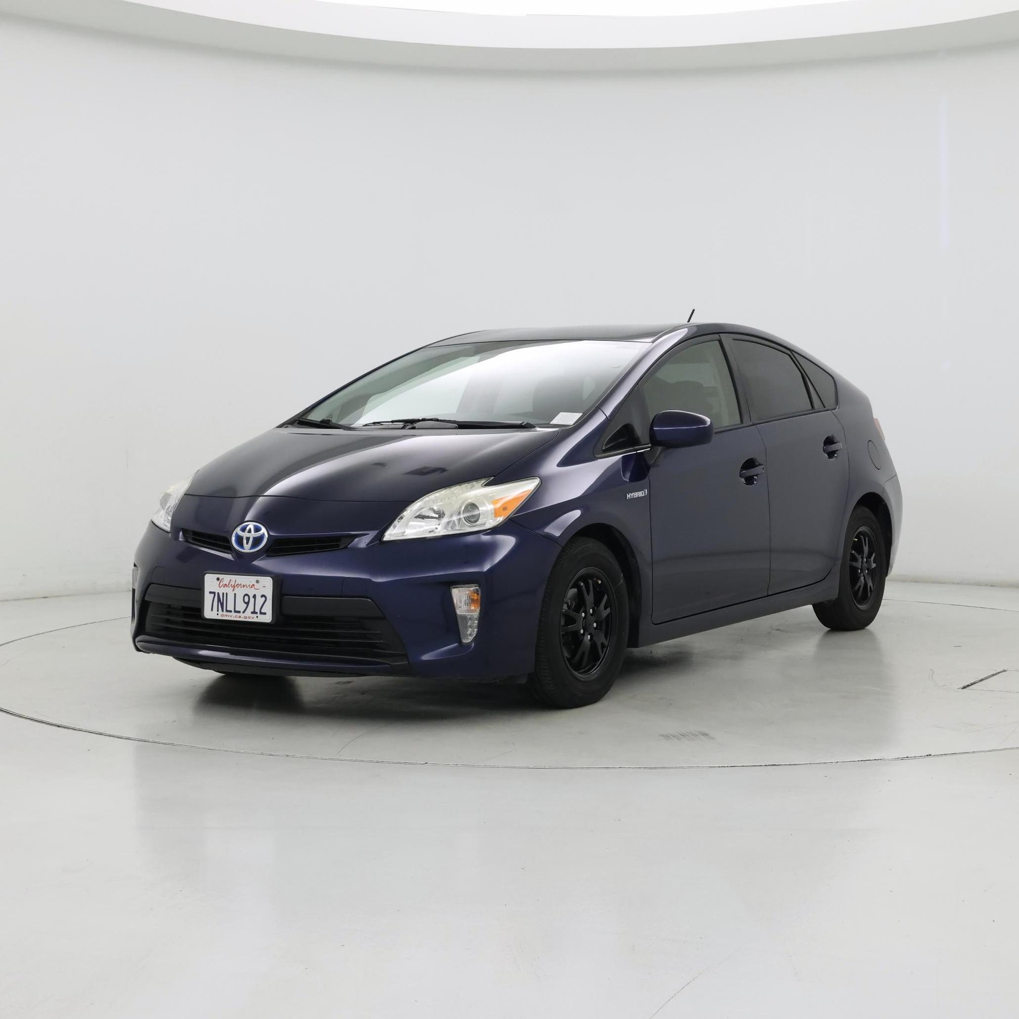 Thumbnail: 2015 Toyota Prius - 4