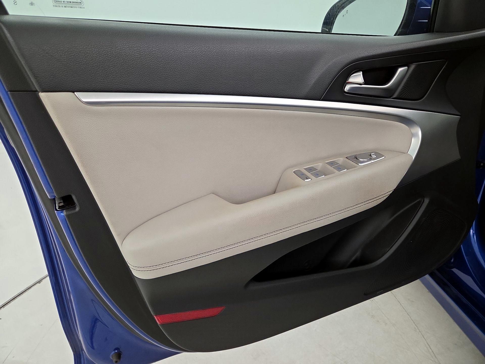 Thumbnail: 2019 Genesis G70 - 12