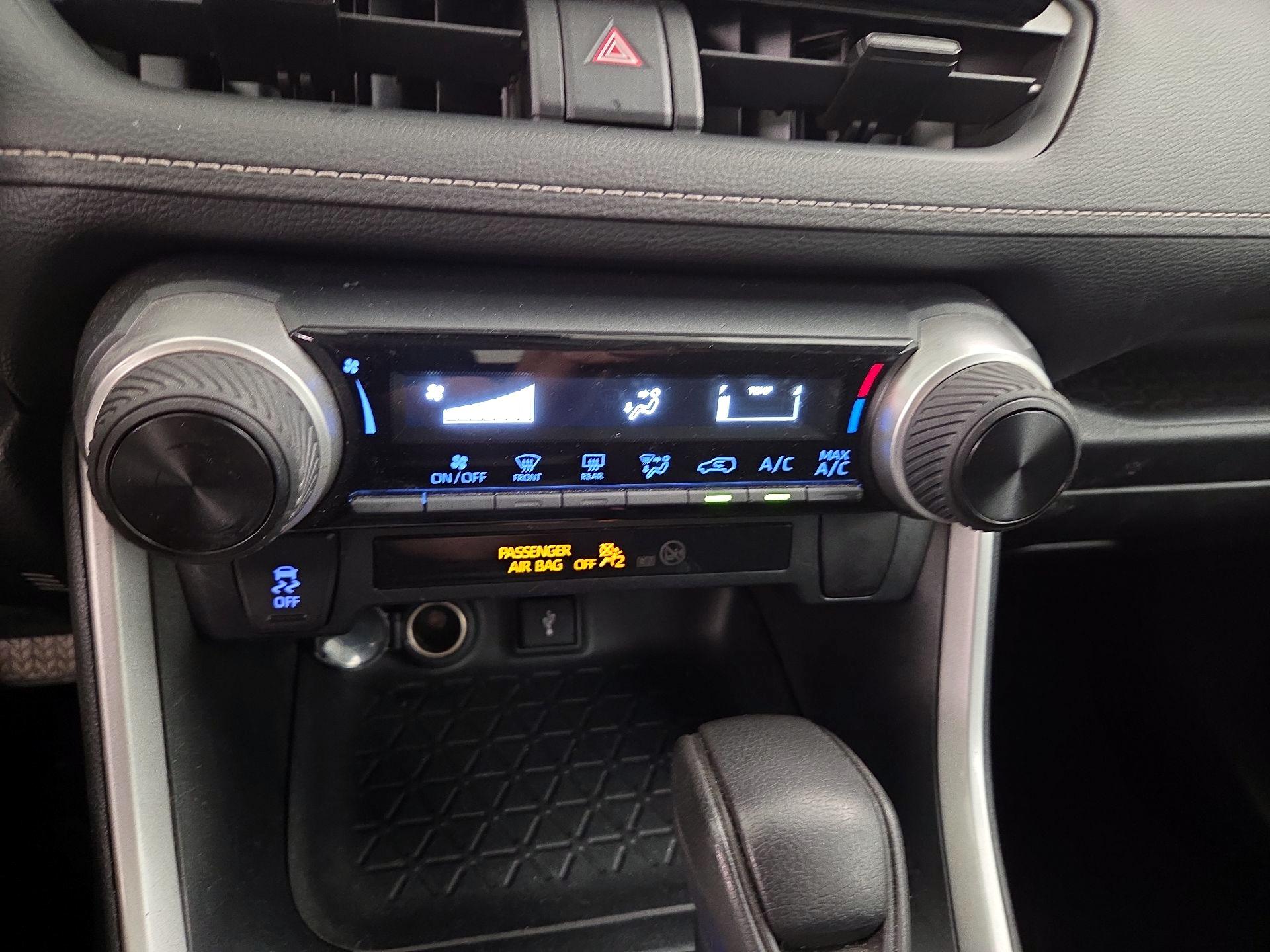 Thumbnail: 2020 Toyota RAV4 - 16