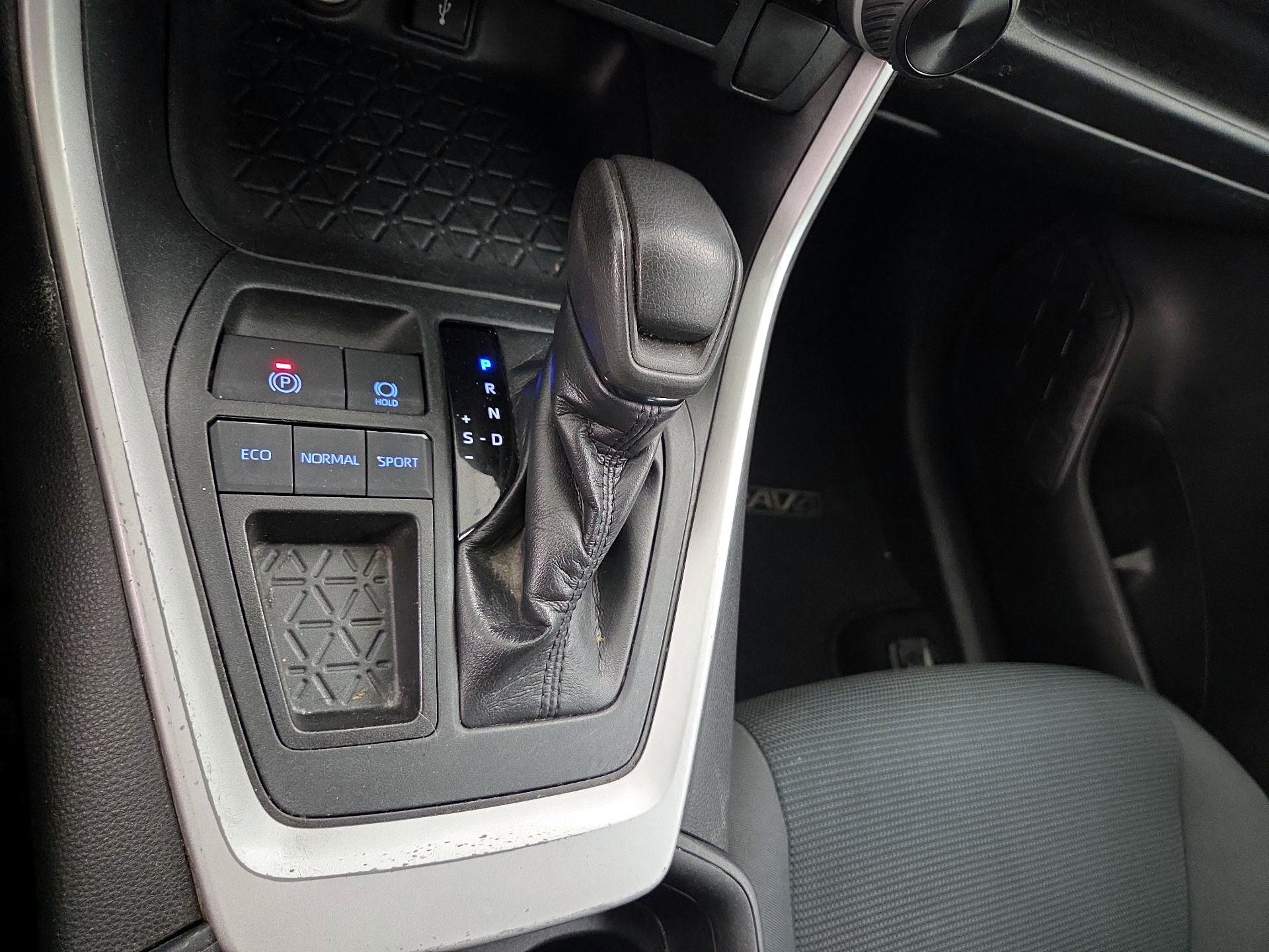 Thumbnail: 2020 Toyota RAV4 - 17