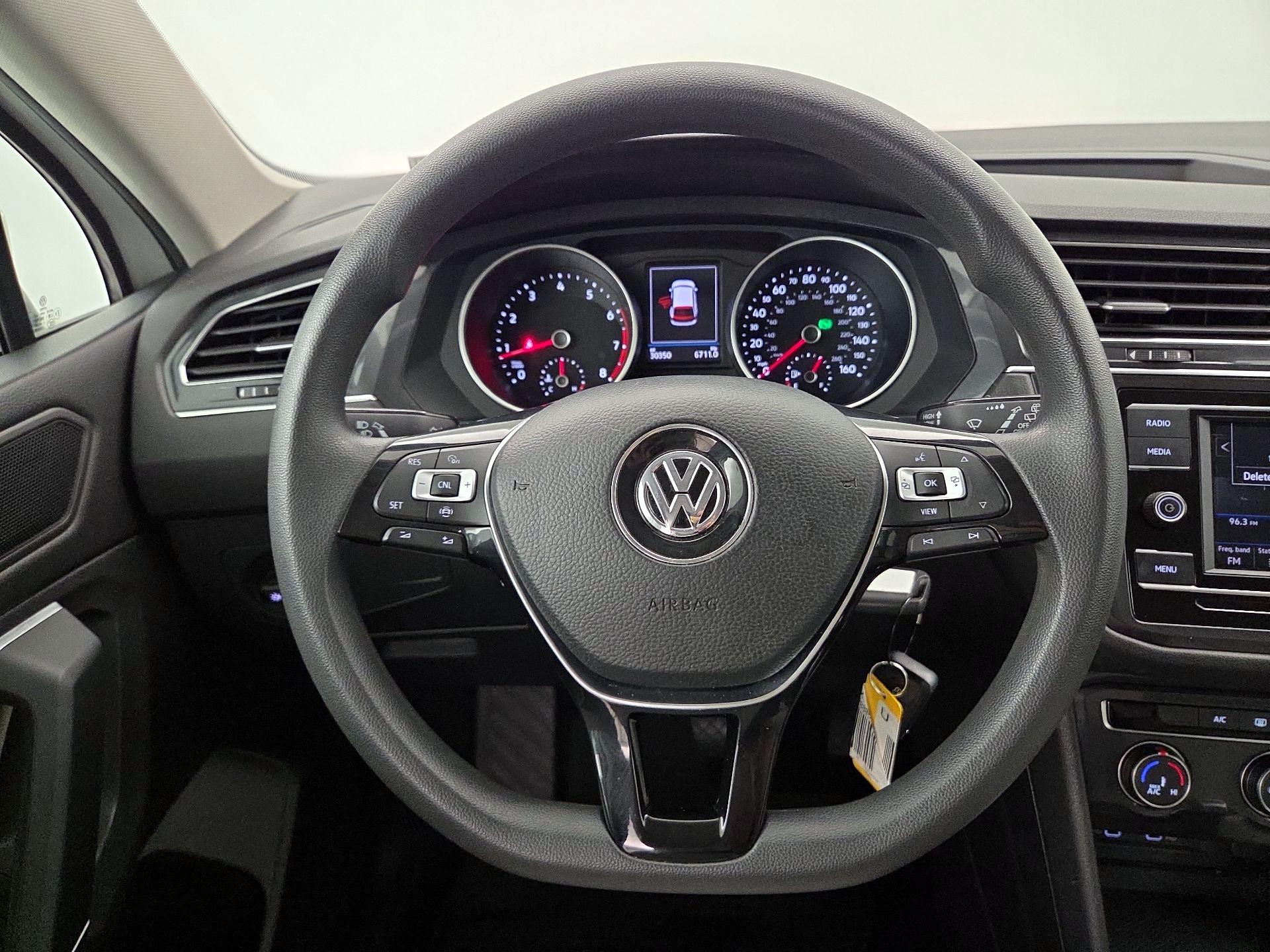 Thumbnail: 2020 Volkswagen Tiguan - 10