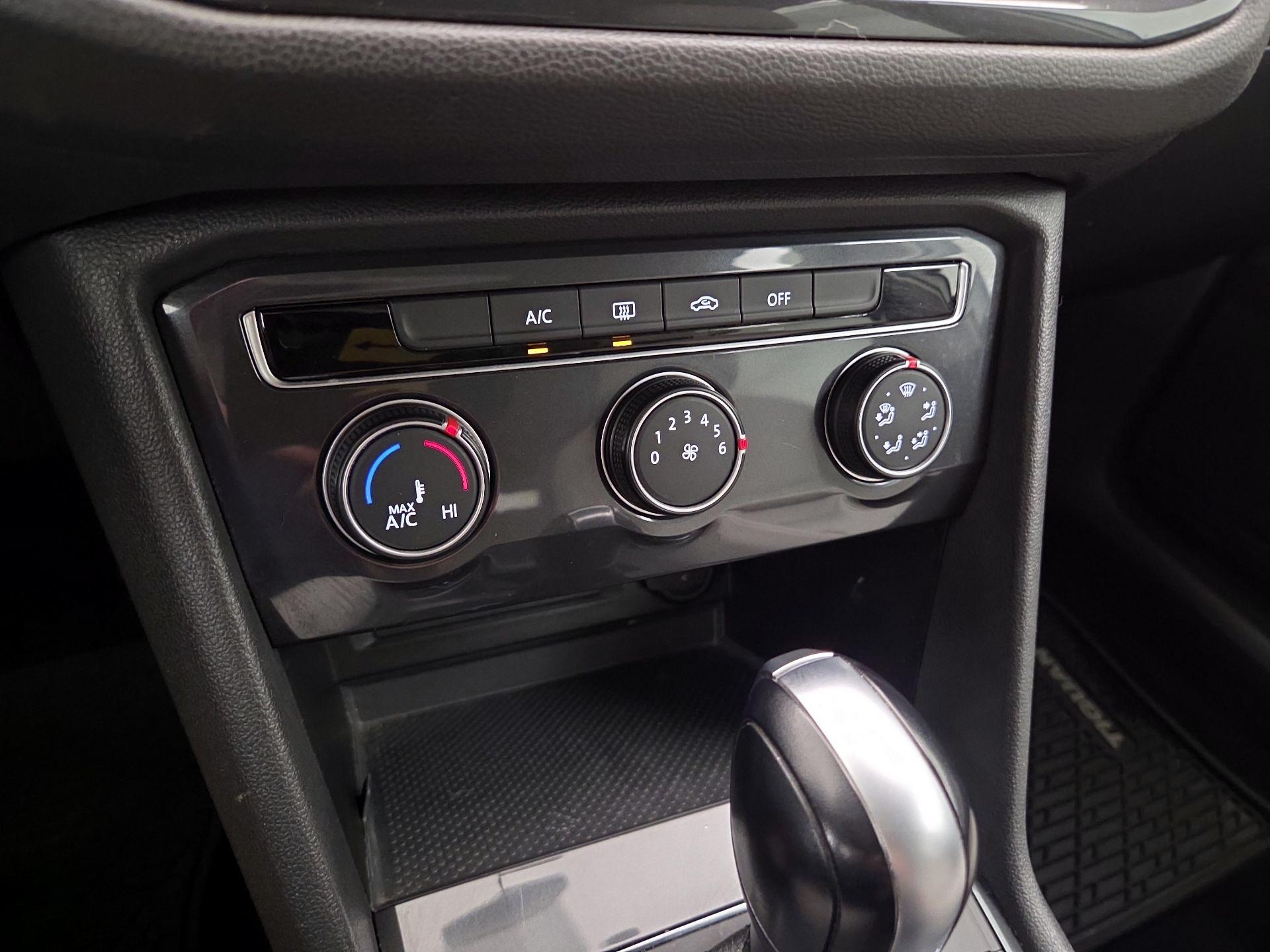 Thumbnail: 2020 Volkswagen Tiguan - 16