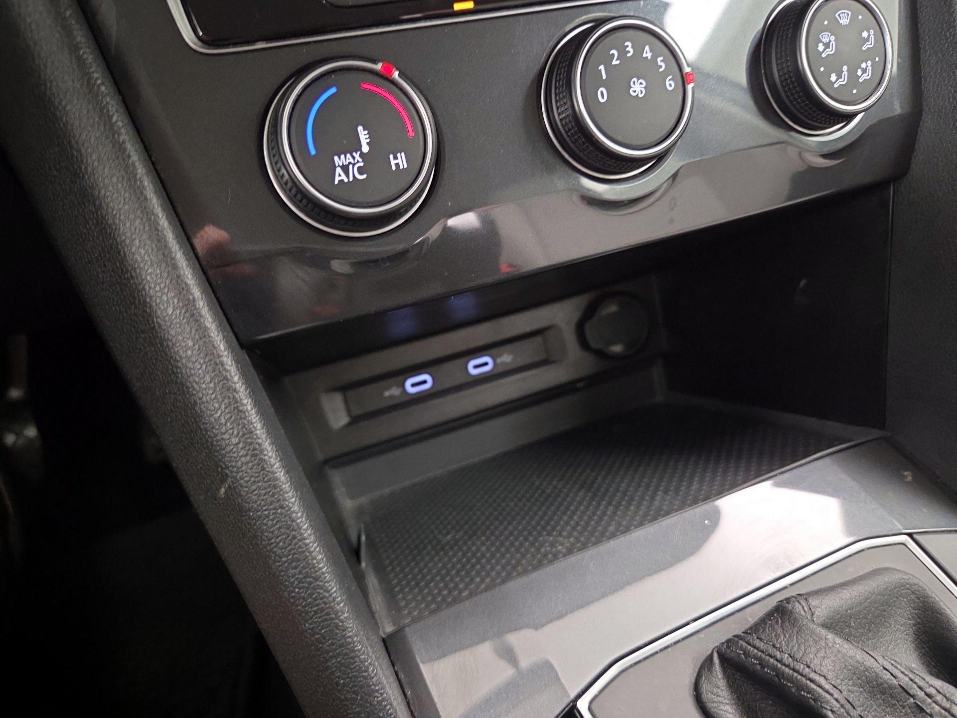 Thumbnail: 2020 Volkswagen Tiguan - 18