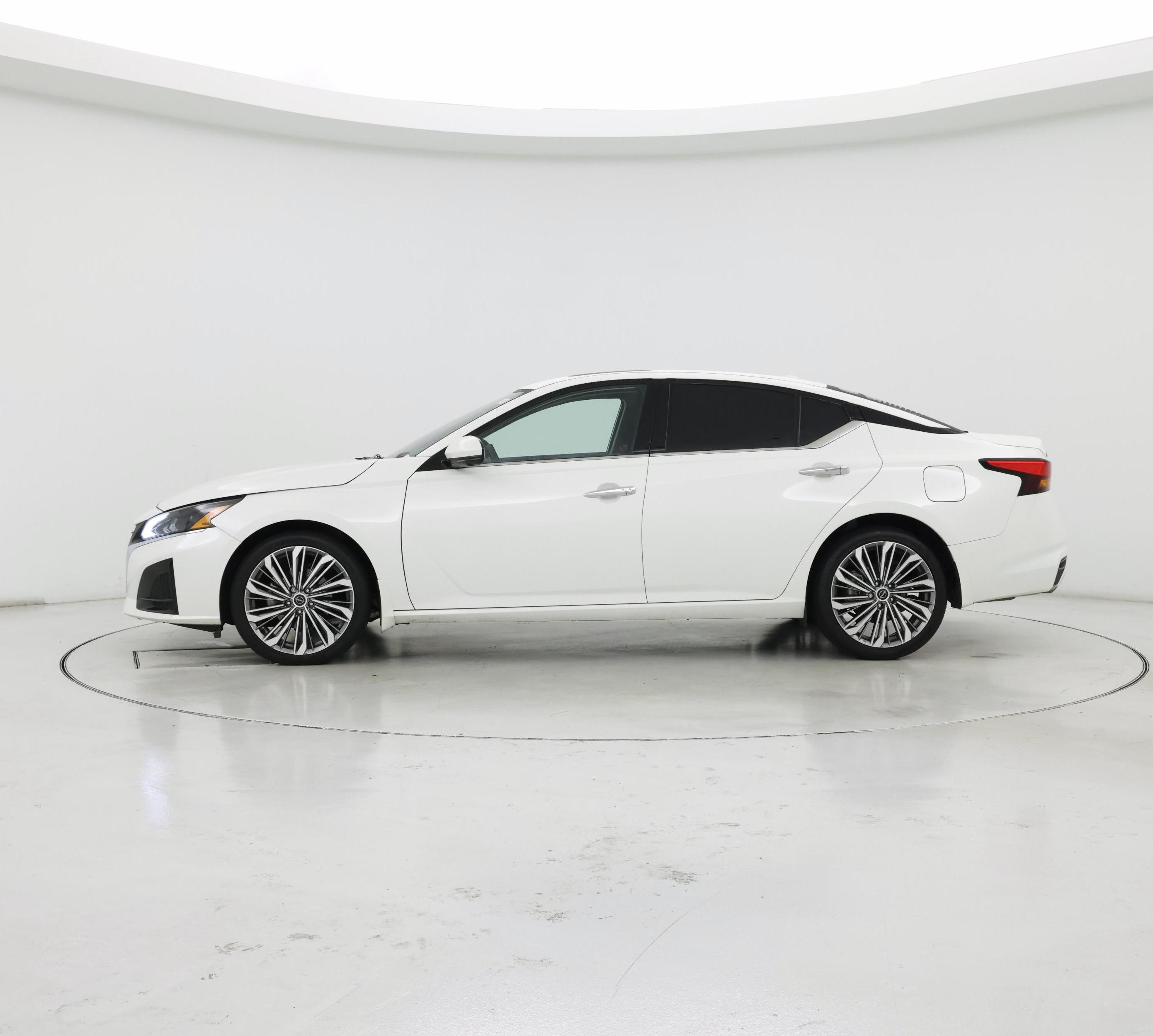 Thumbnail: 2023 Nissan Altima - 3