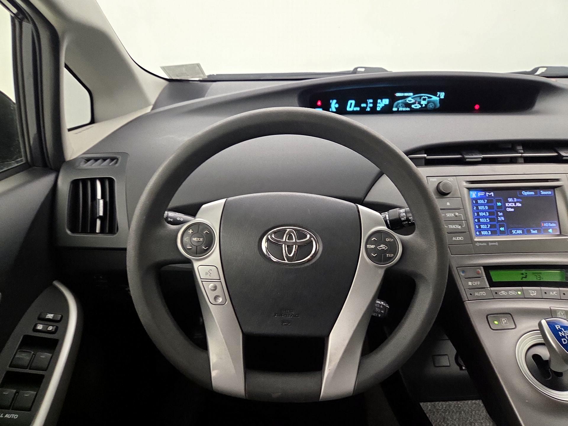 Thumbnail: 2014 Toyota Prius - 10