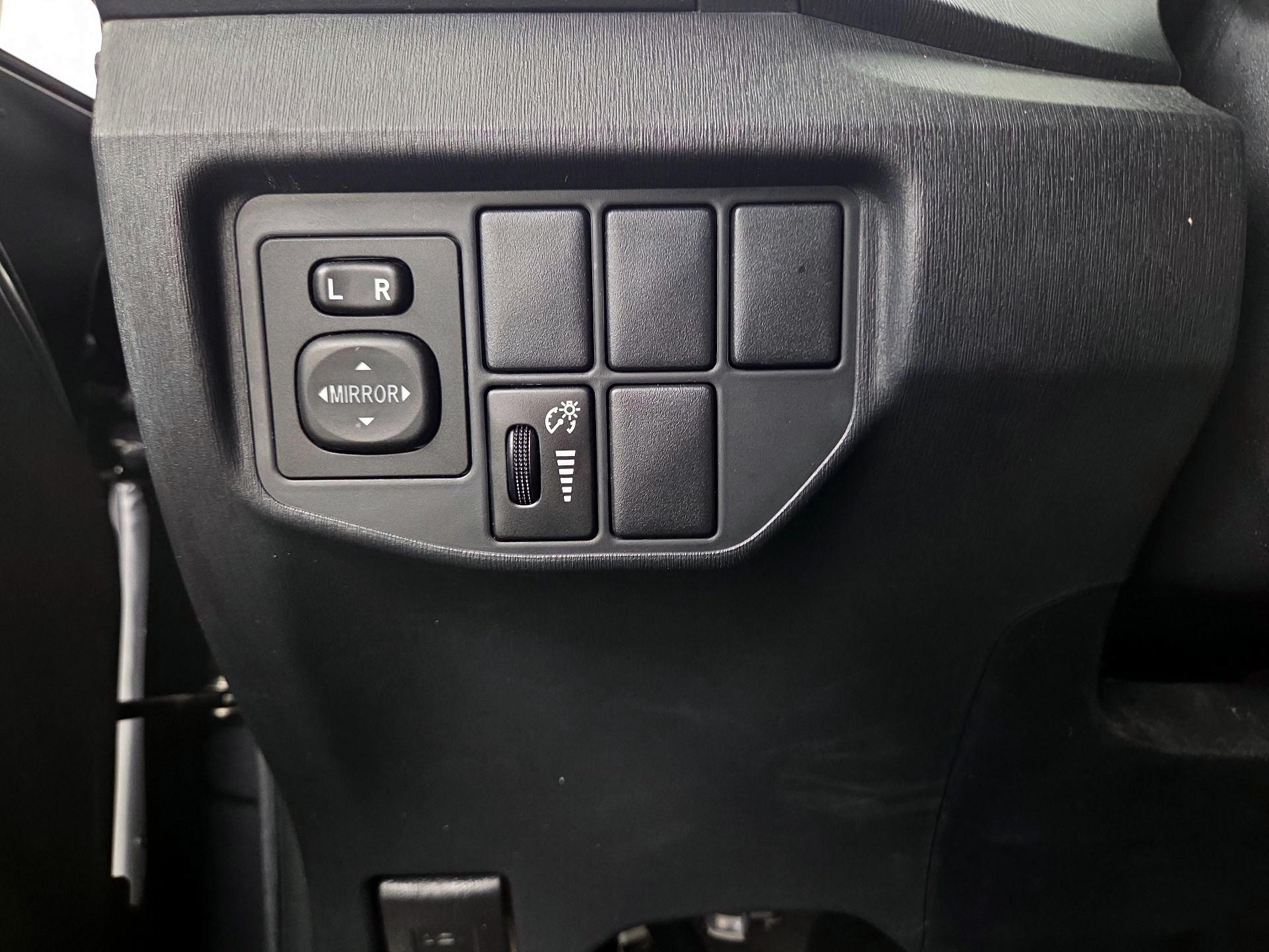 Thumbnail: 2014 Toyota Prius - 13