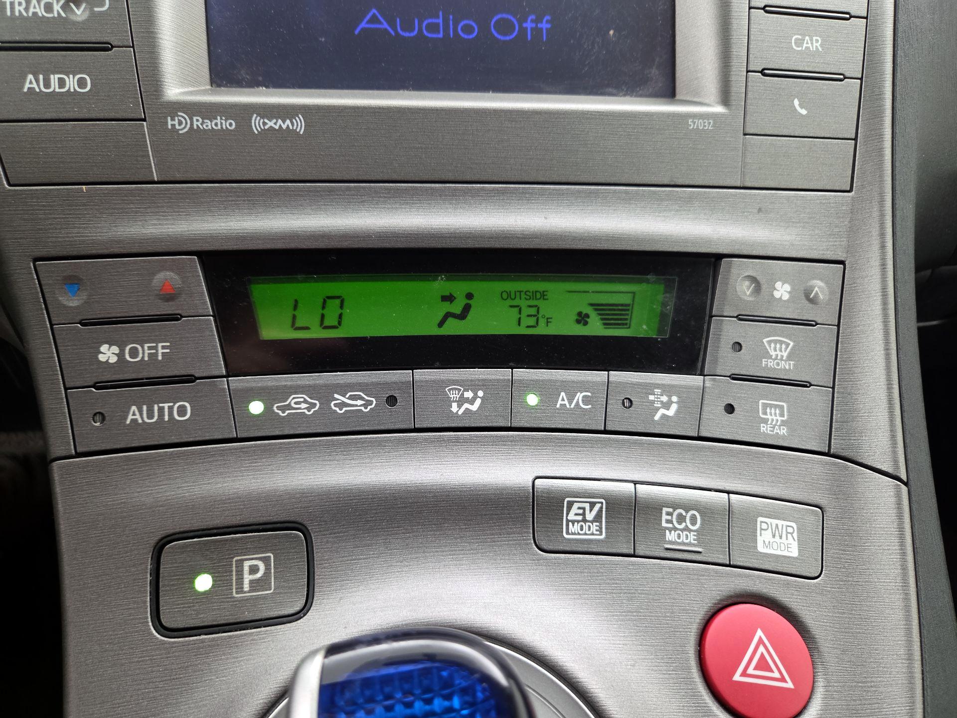 Thumbnail: 2014 Toyota Prius - 16