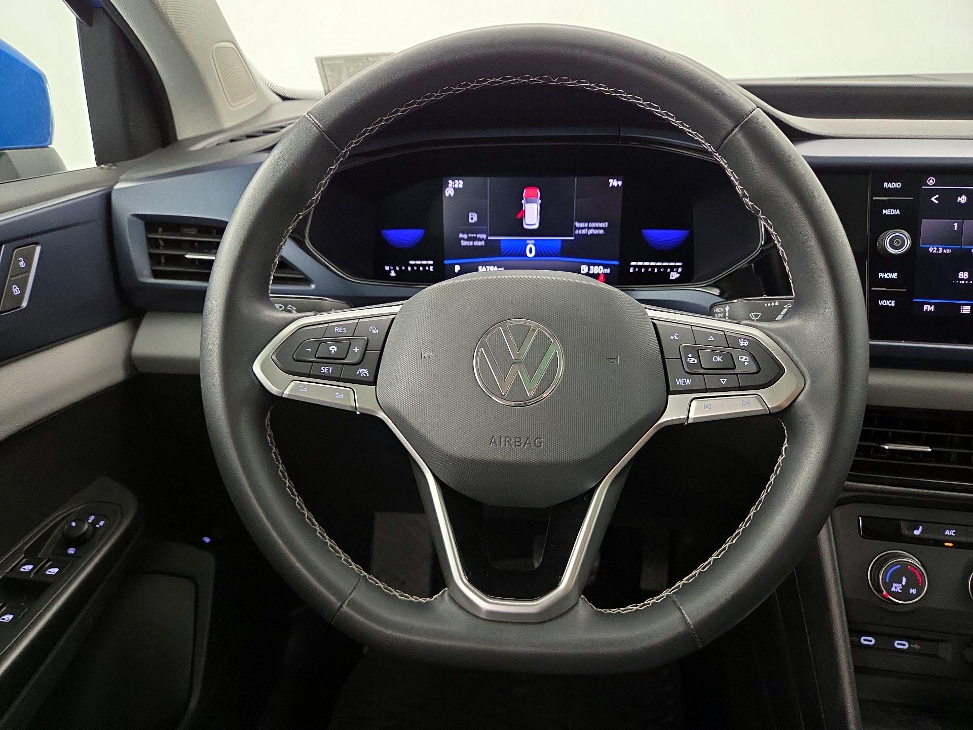 Thumbnail: 2022 Volkswagen Taos - 10