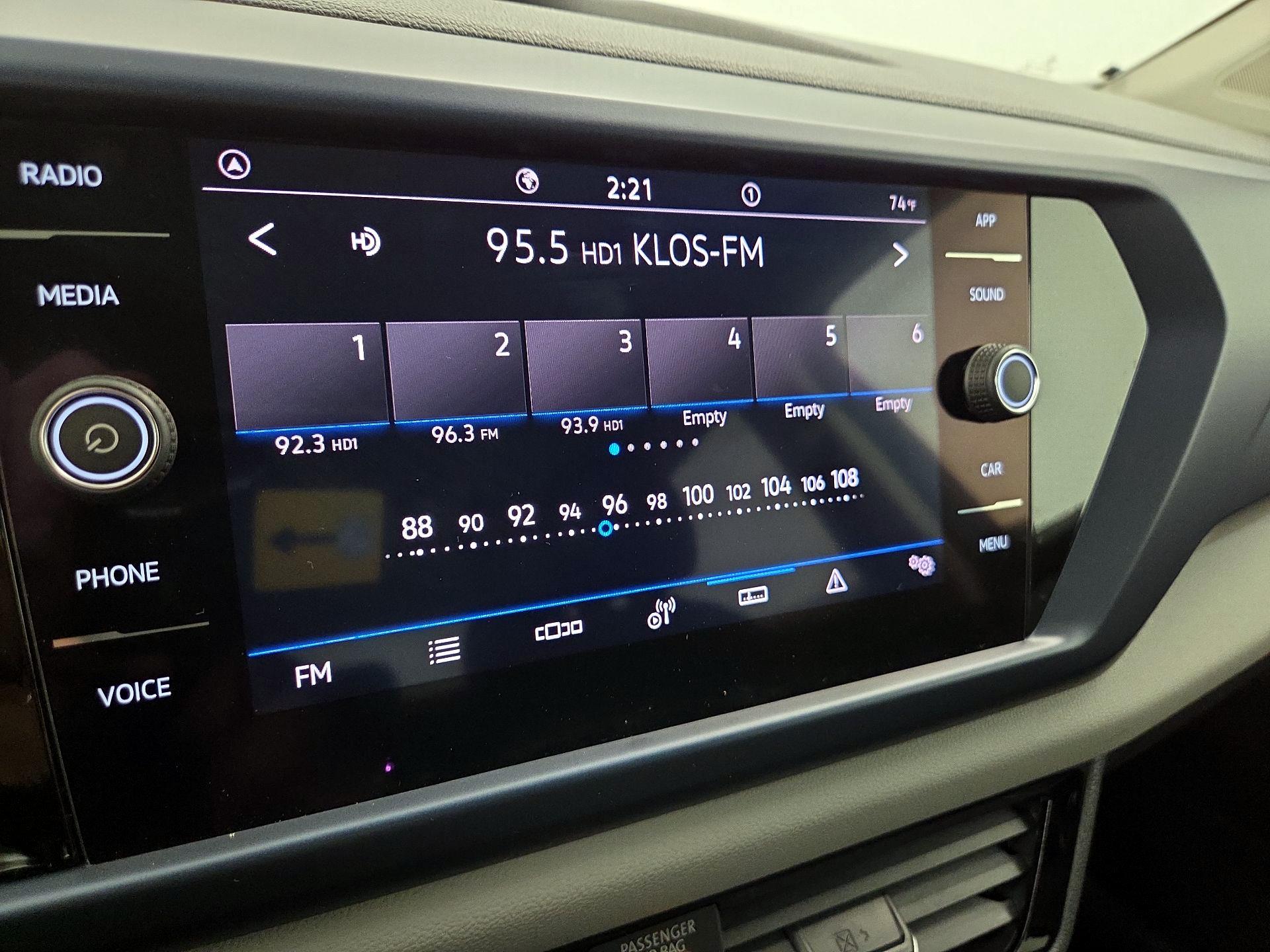 Thumbnail: 2022 Volkswagen Taos - 16