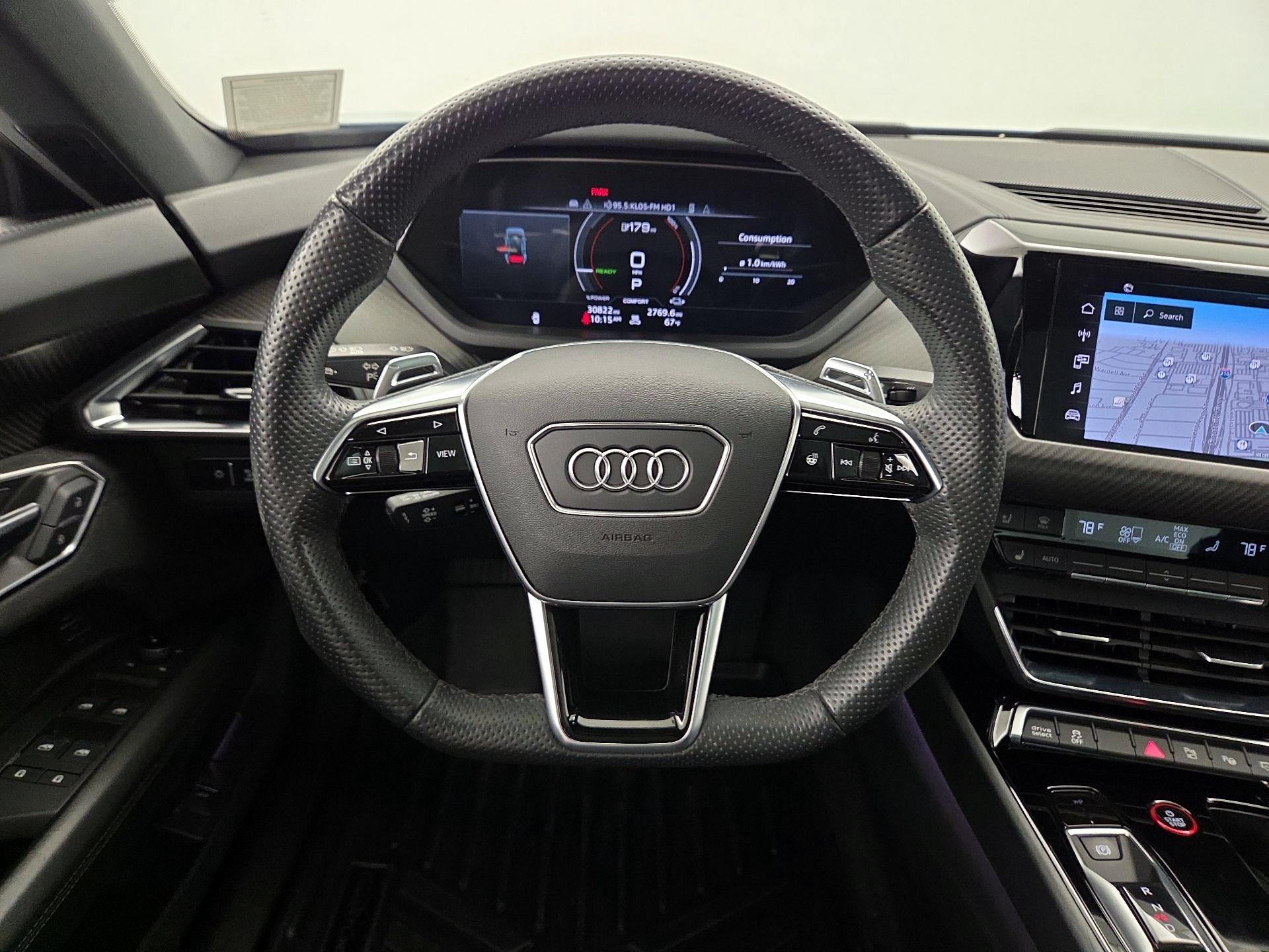 Thumbnail: 2022 Audi e-tron GT - 10