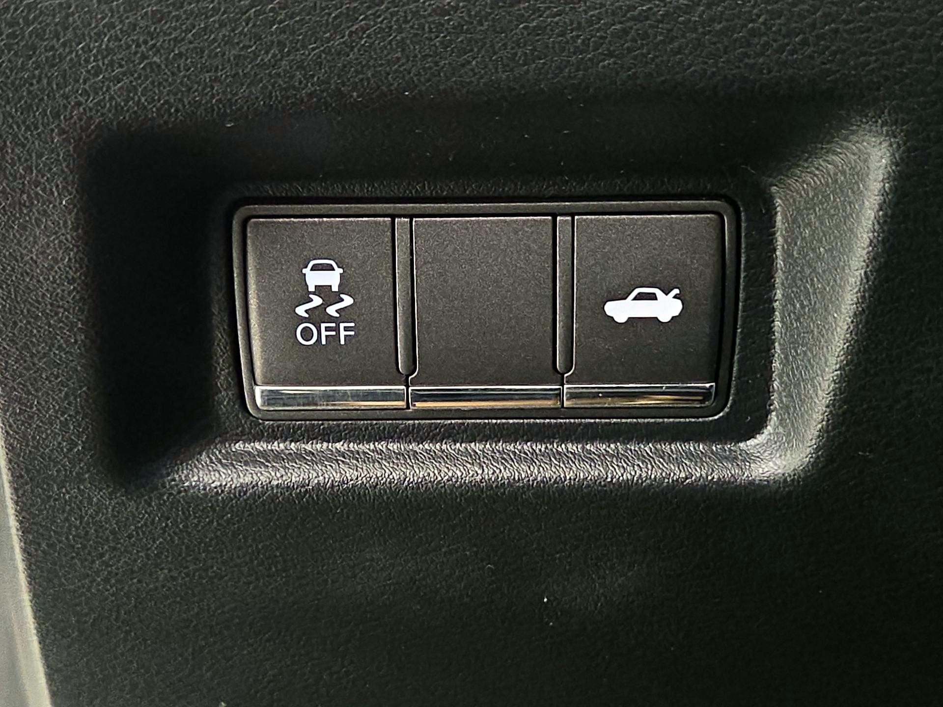 Thumbnail: 2015 INFINITI Q50 - 13