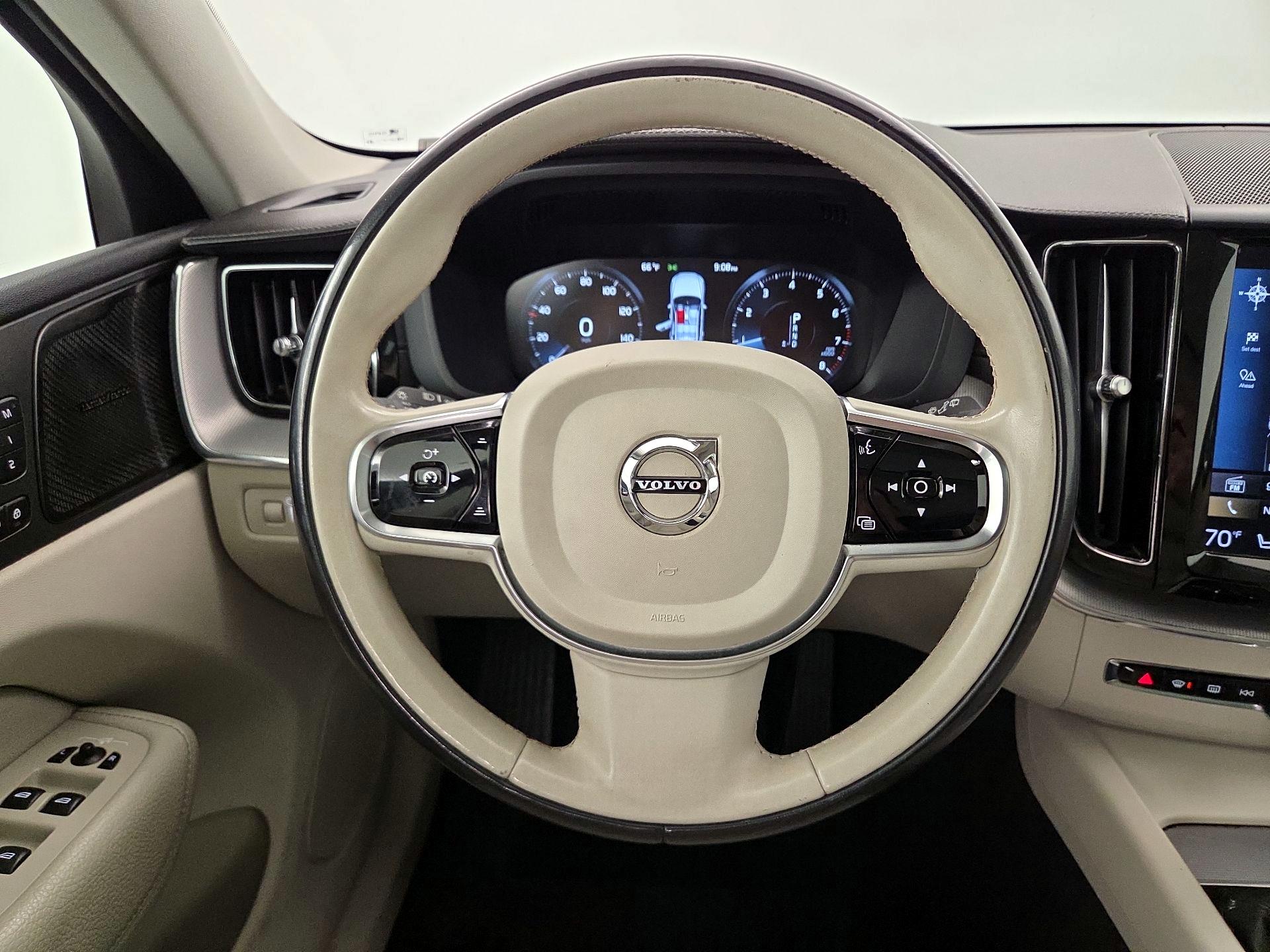 Thumbnail: 2019 Volvo XC60 - 10