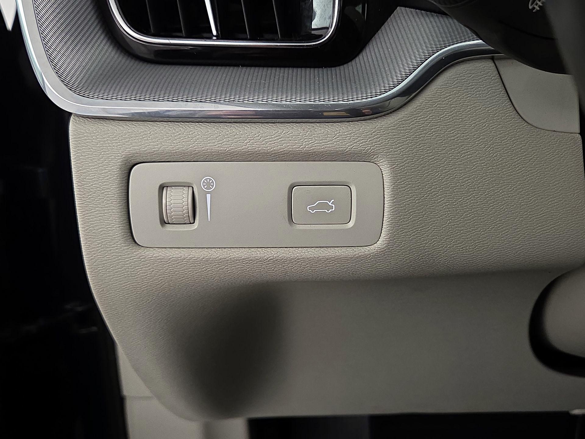 Thumbnail: 2019 Volvo XC60 - 13