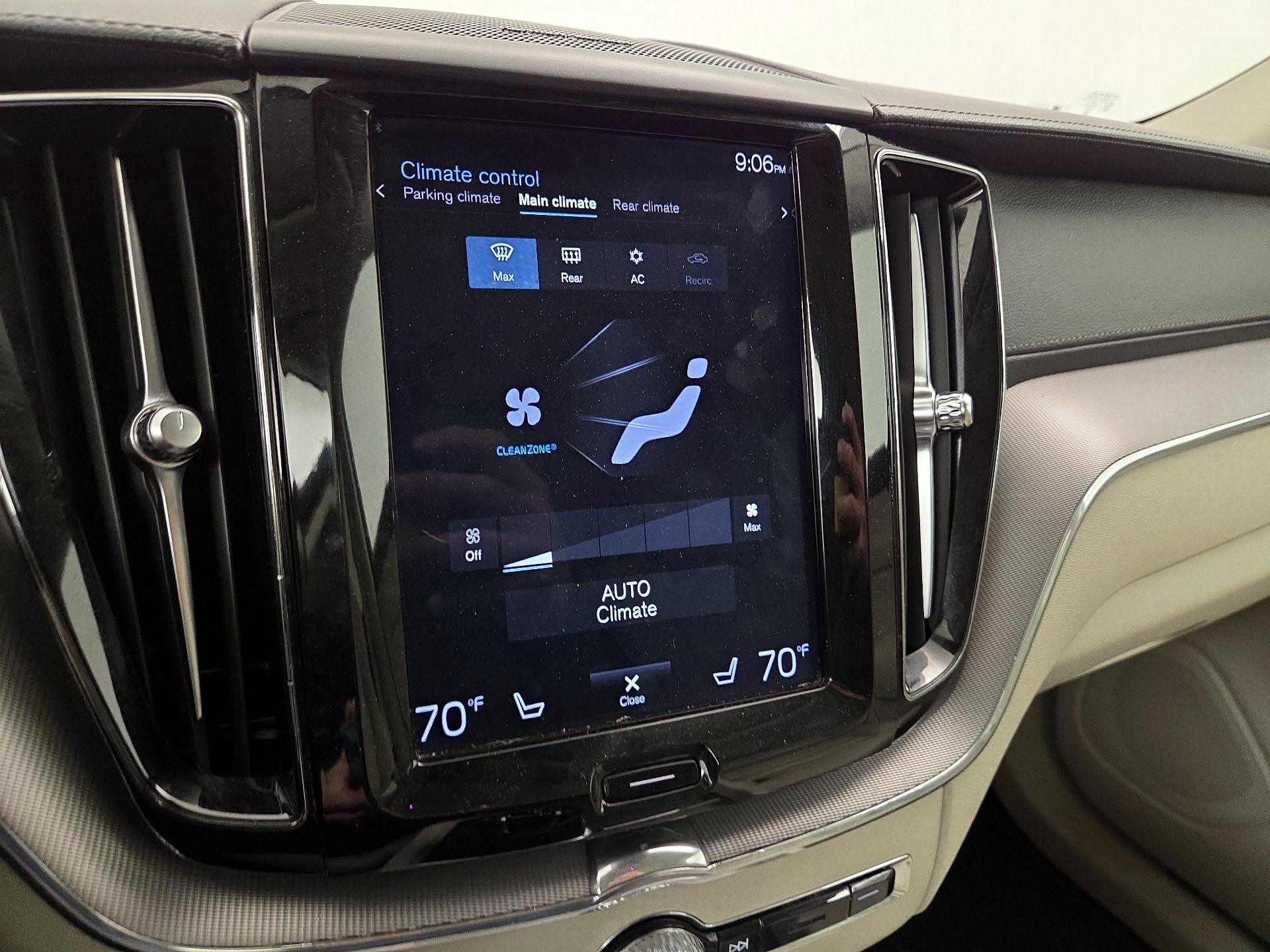 Thumbnail: 2019 Volvo XC60 - 17