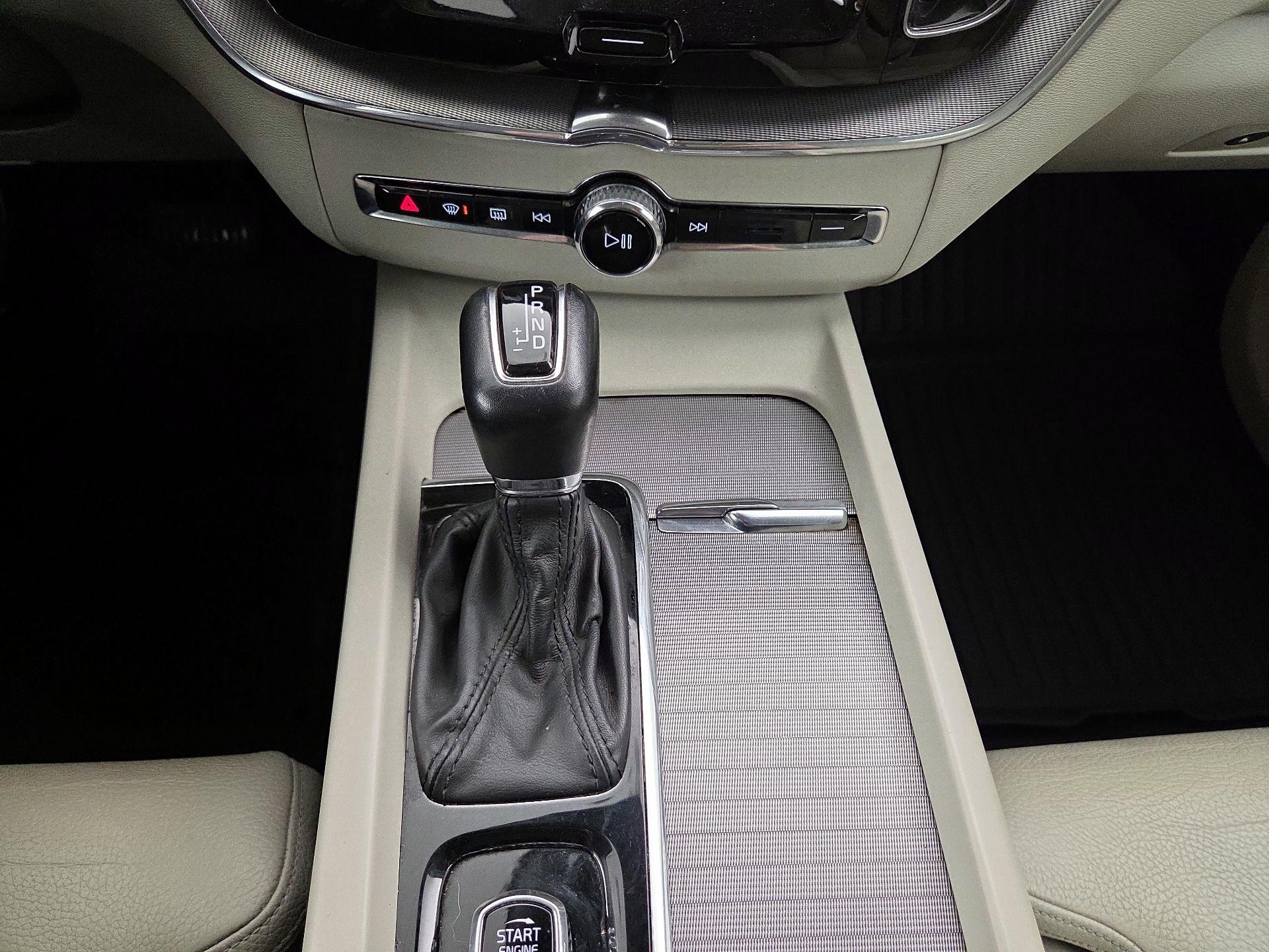 Thumbnail: 2019 Volvo XC60 - 18