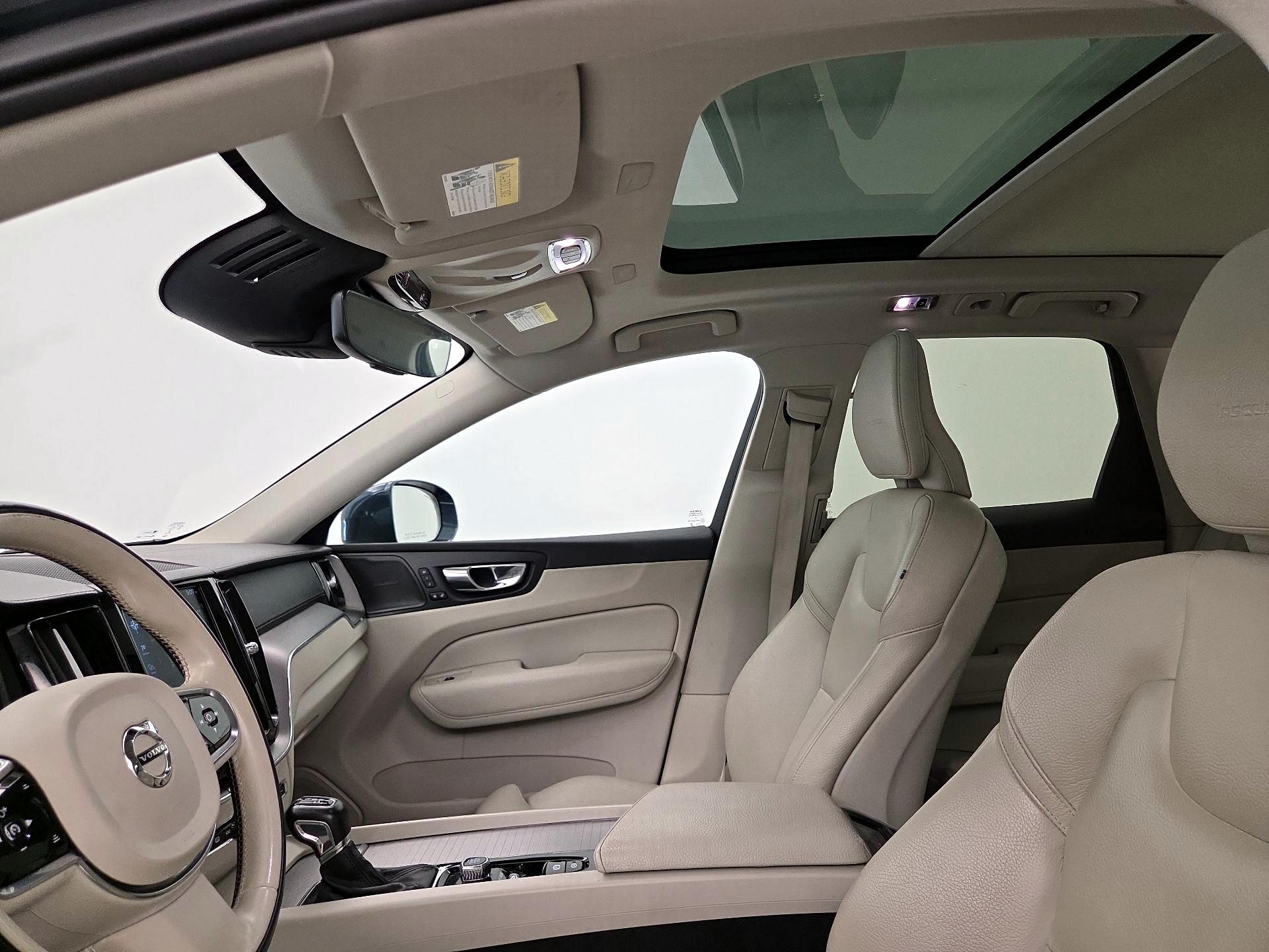 Thumbnail: 2019 Volvo XC60 - 20