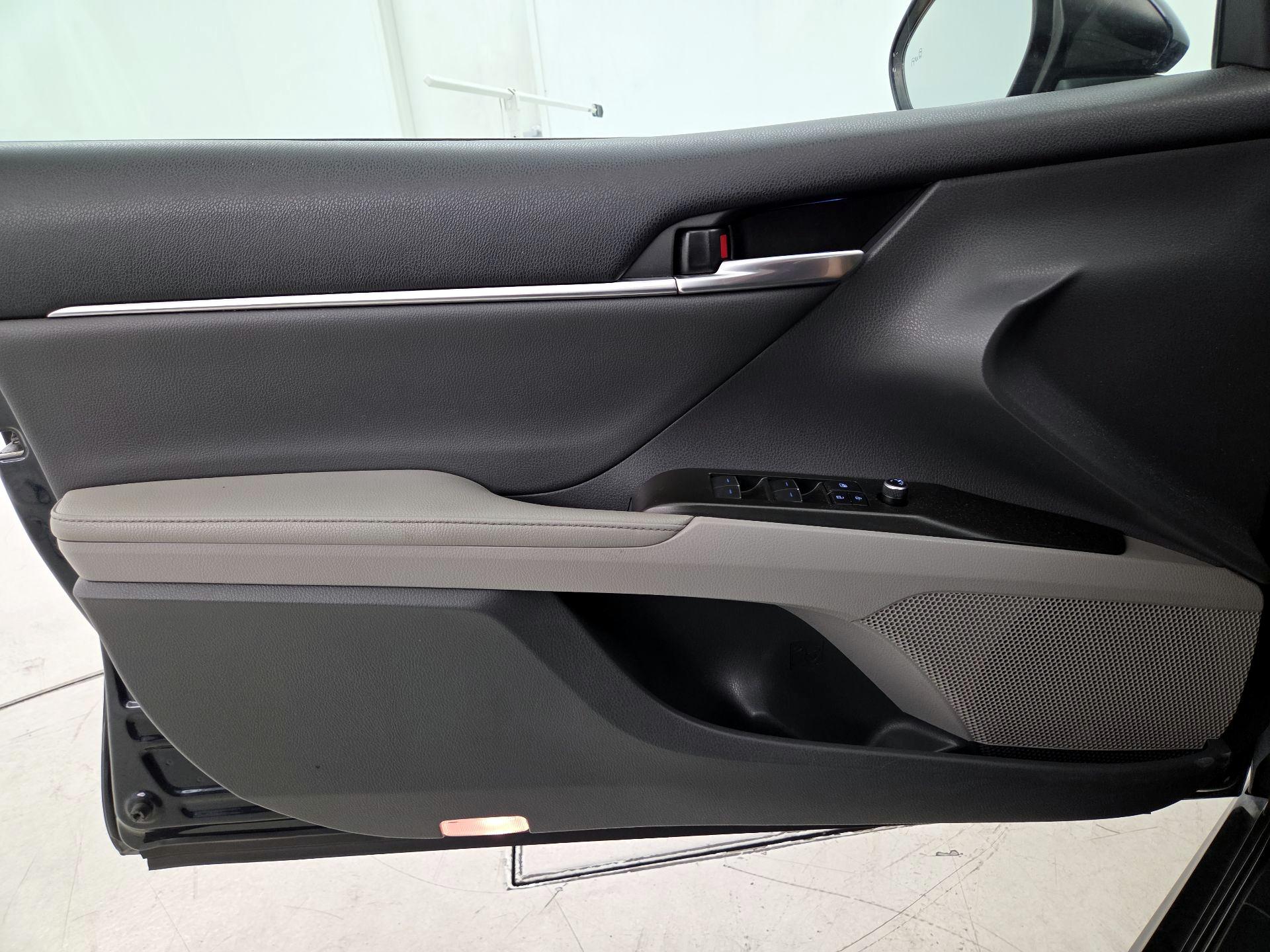 Thumbnail: 2021 Toyota Camry - 12