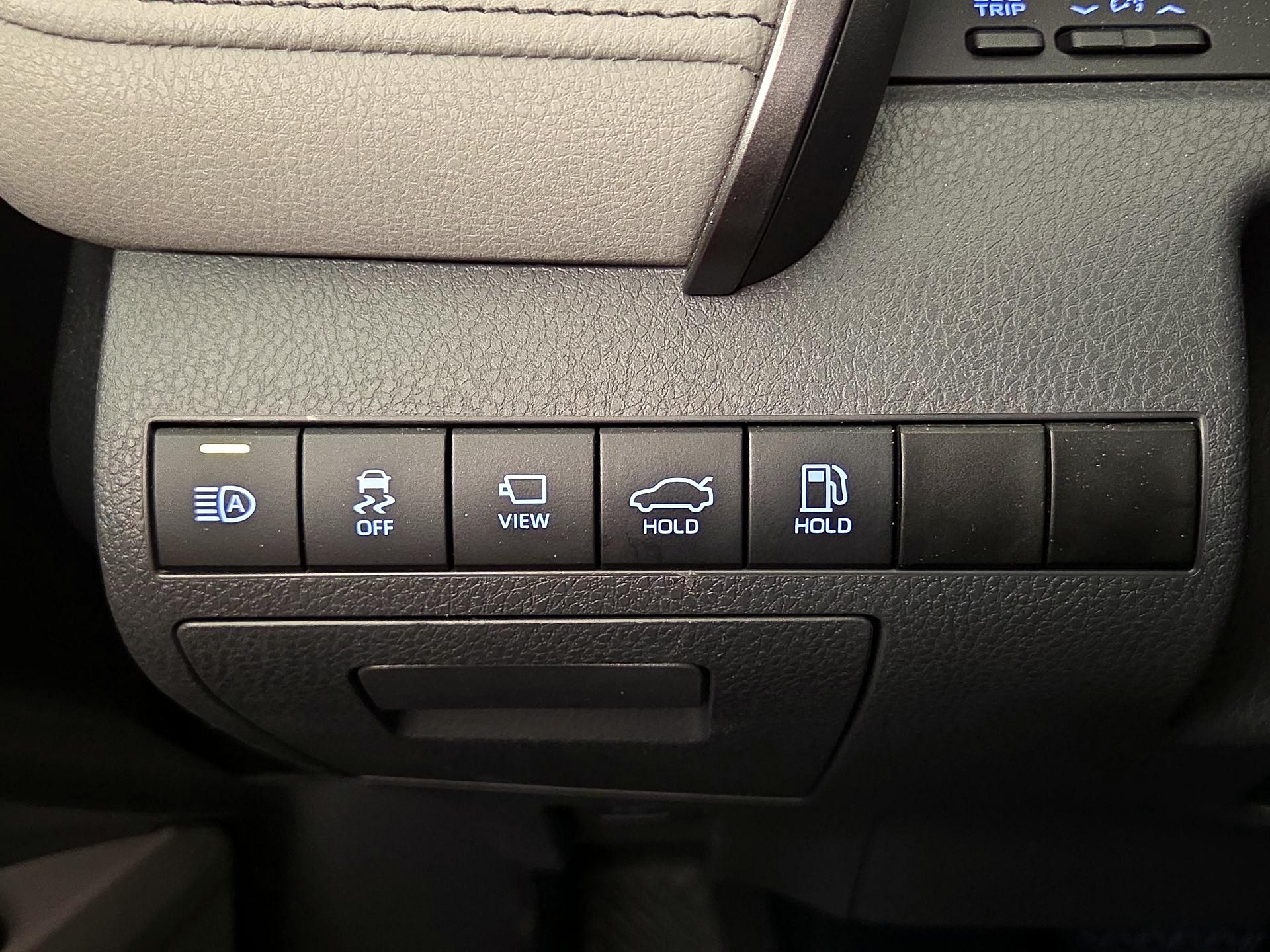 Thumbnail: 2021 Toyota Camry - 13