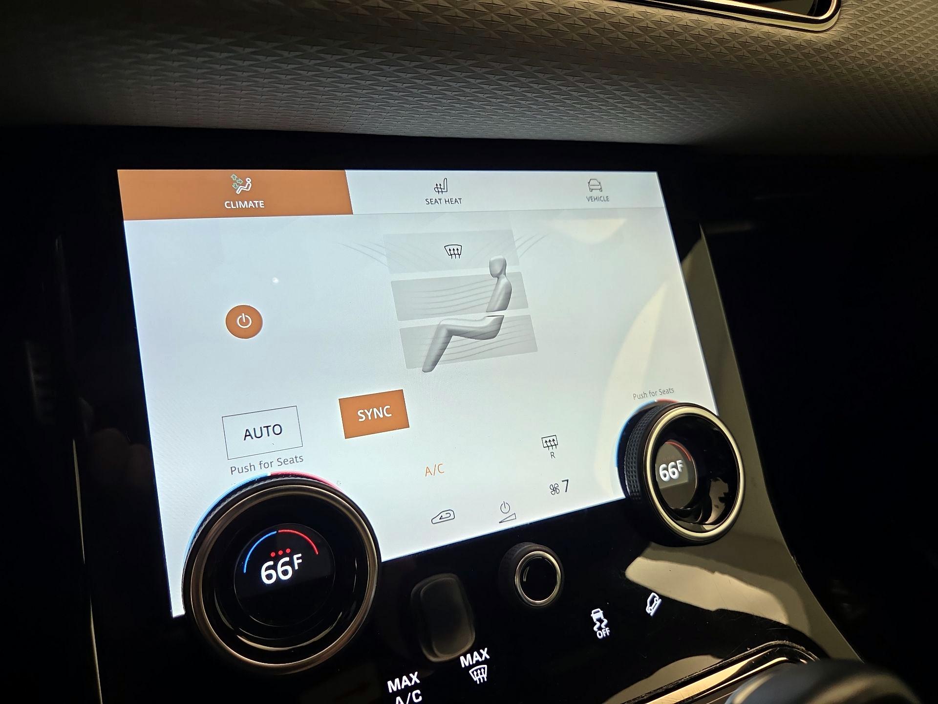 Thumbnail: 2022 Land Rover Range Rover Evoque - 17