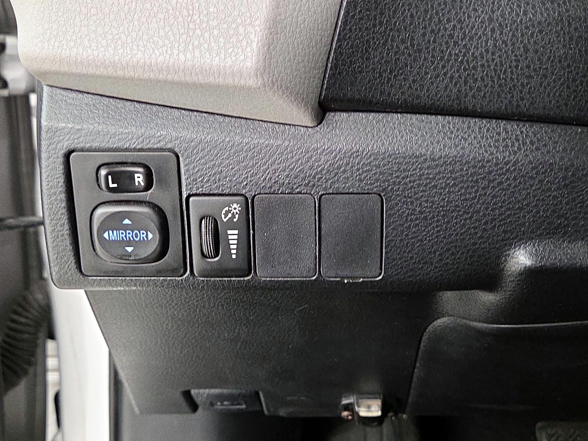 Thumbnail: 2014 Toyota Corolla - 13