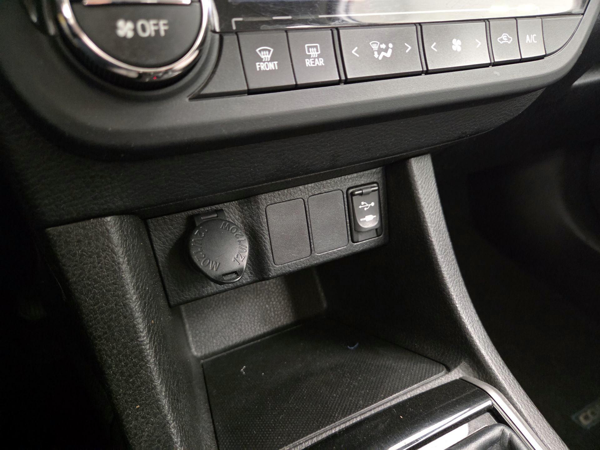 Thumbnail: 2014 Toyota Corolla - 18