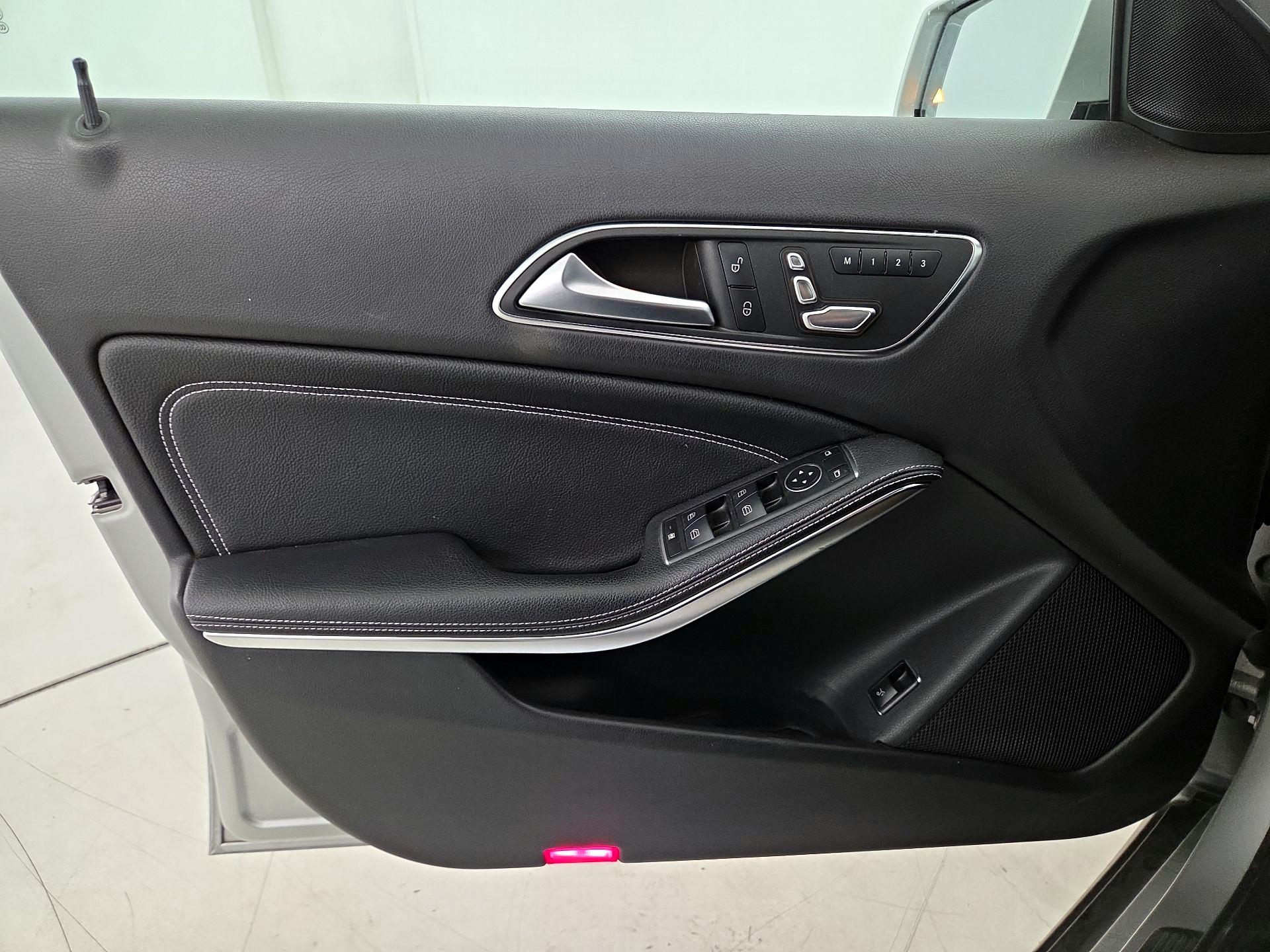 Thumbnail: 2018 Mercedes-Benz GLA - 12