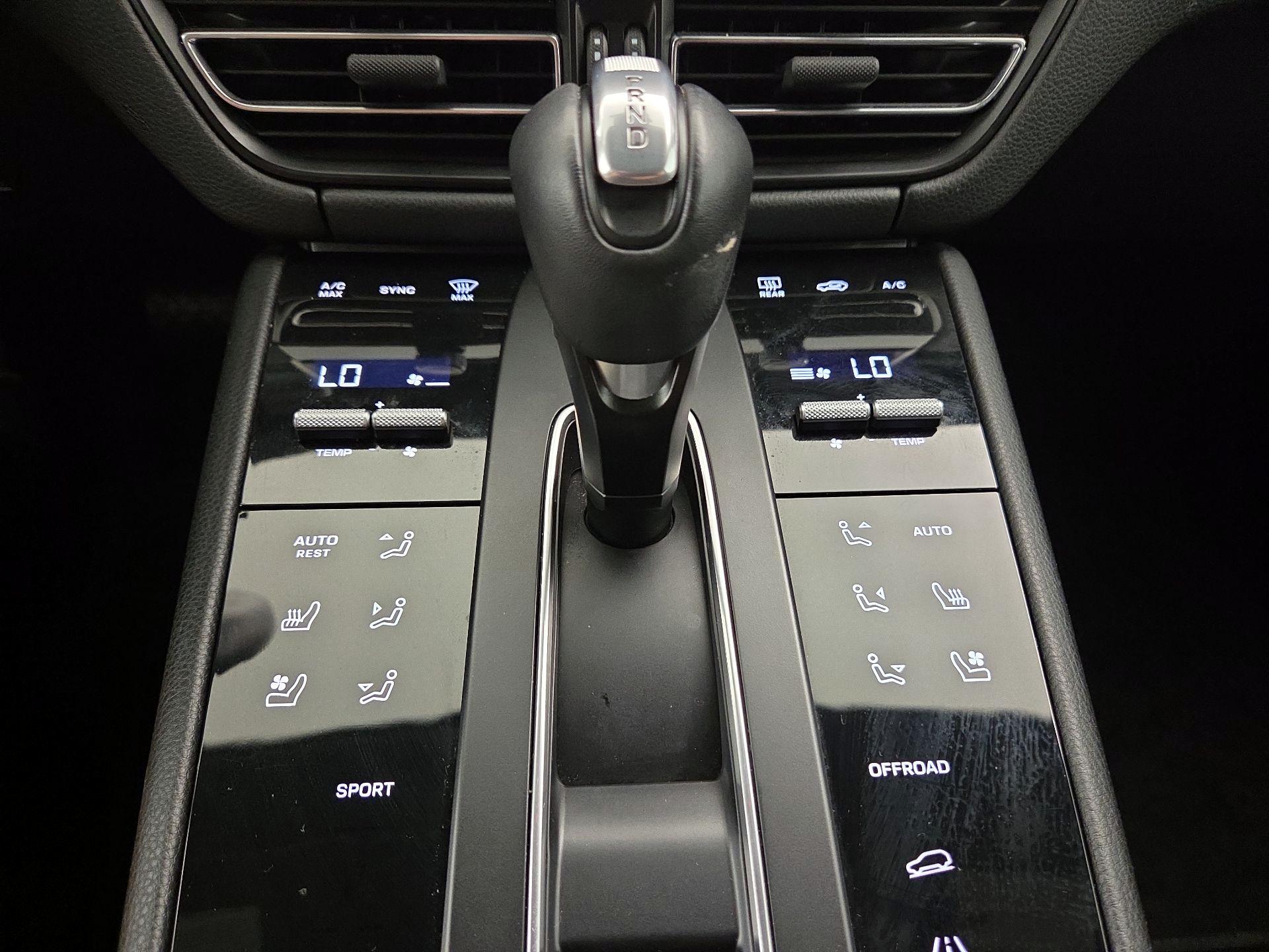 Thumbnail: 2023 Porsche Macan - 18