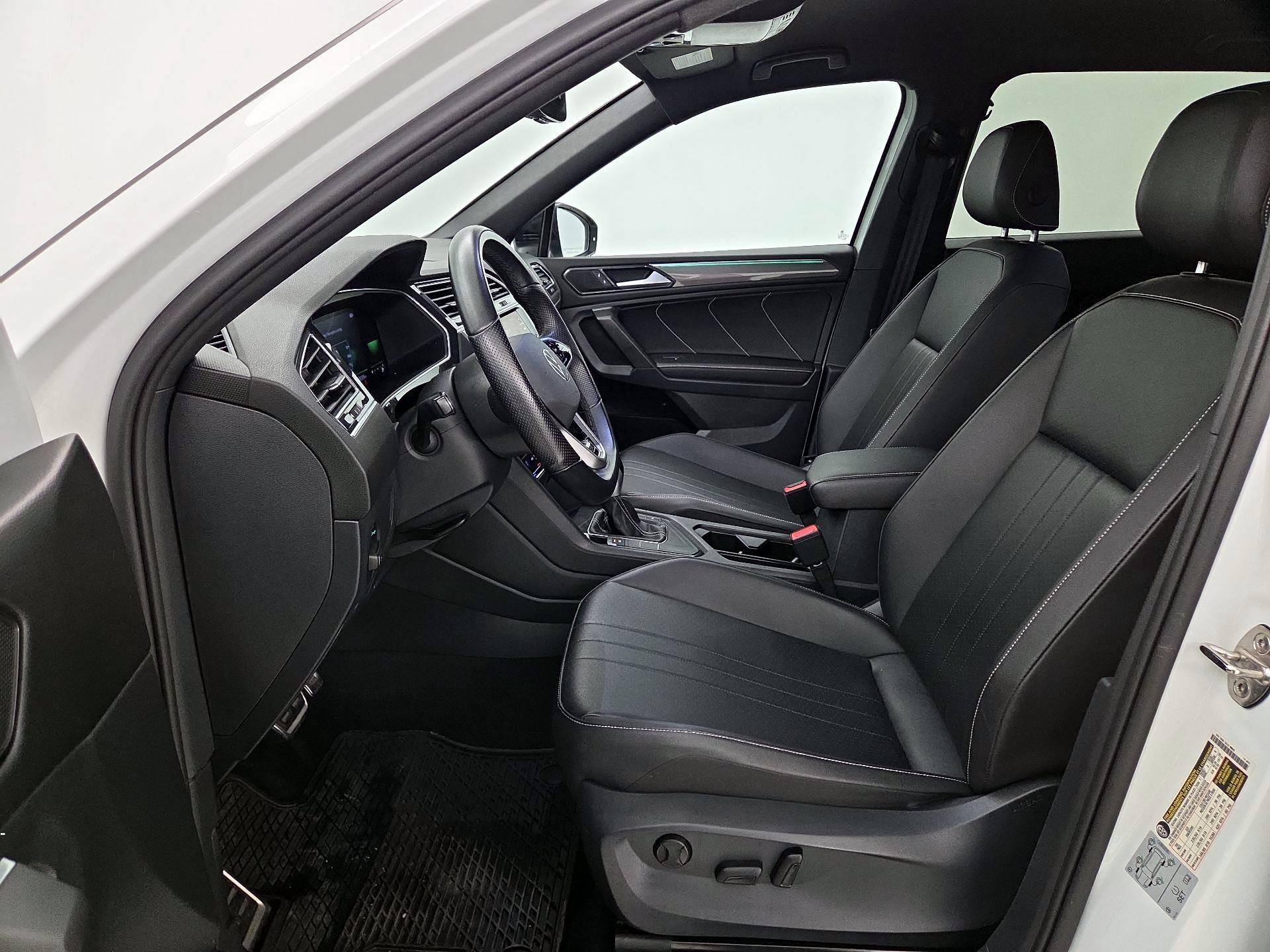 Thumbnail: 2022 Volkswagen Tiguan - 11