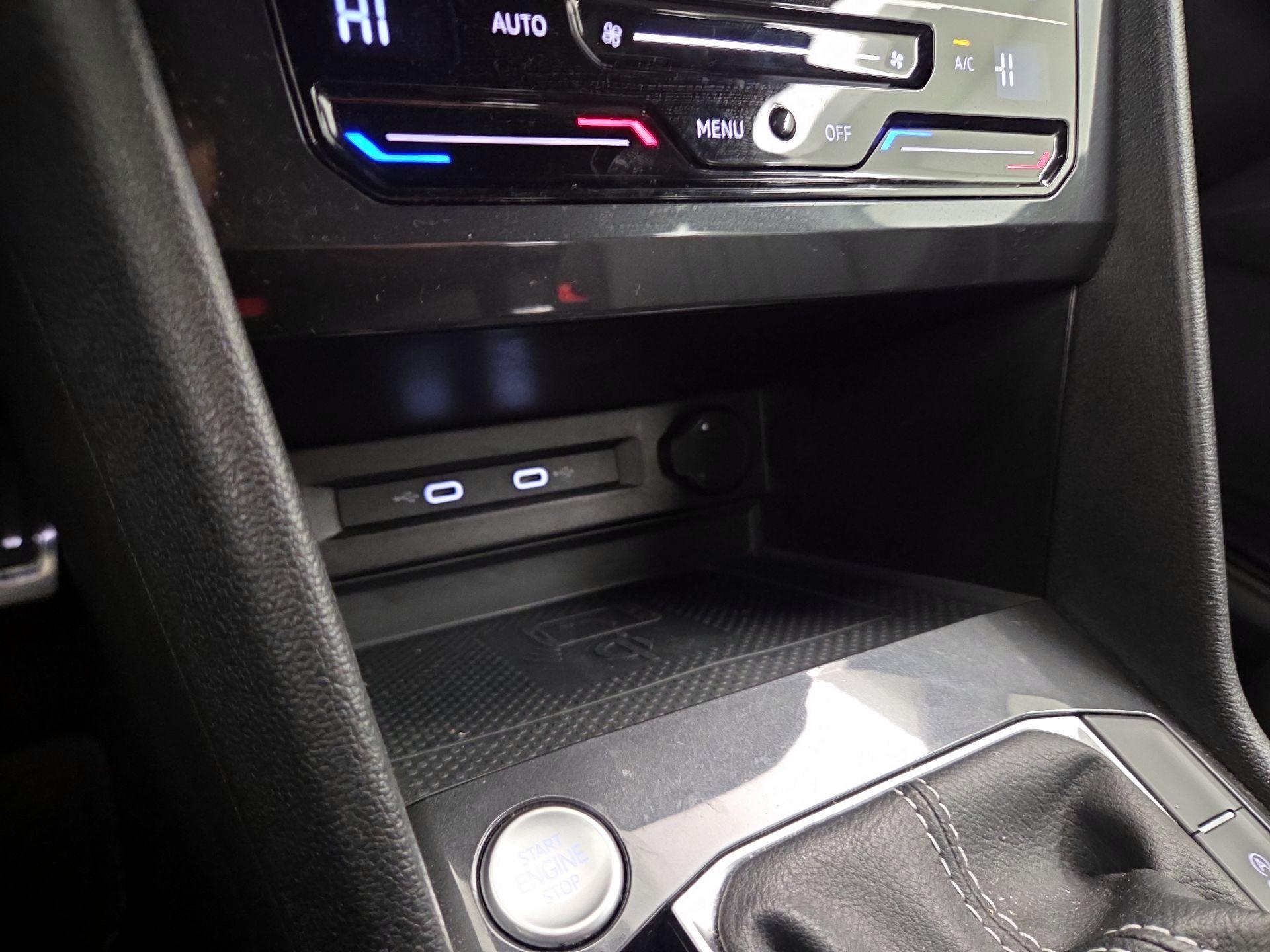 Thumbnail: 2022 Volkswagen Tiguan - 18