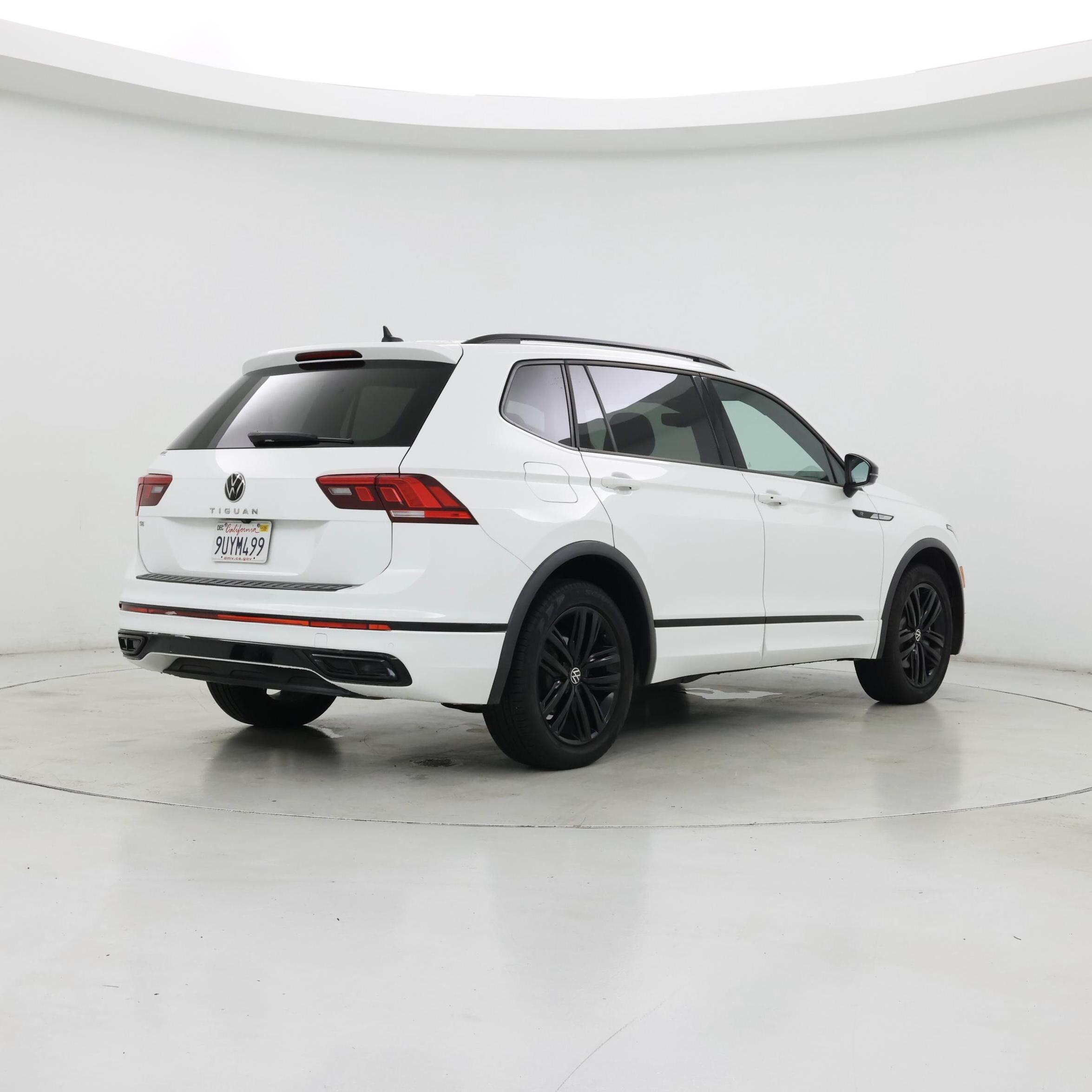 Thumbnail: 2022 Volkswagen Tiguan - 8