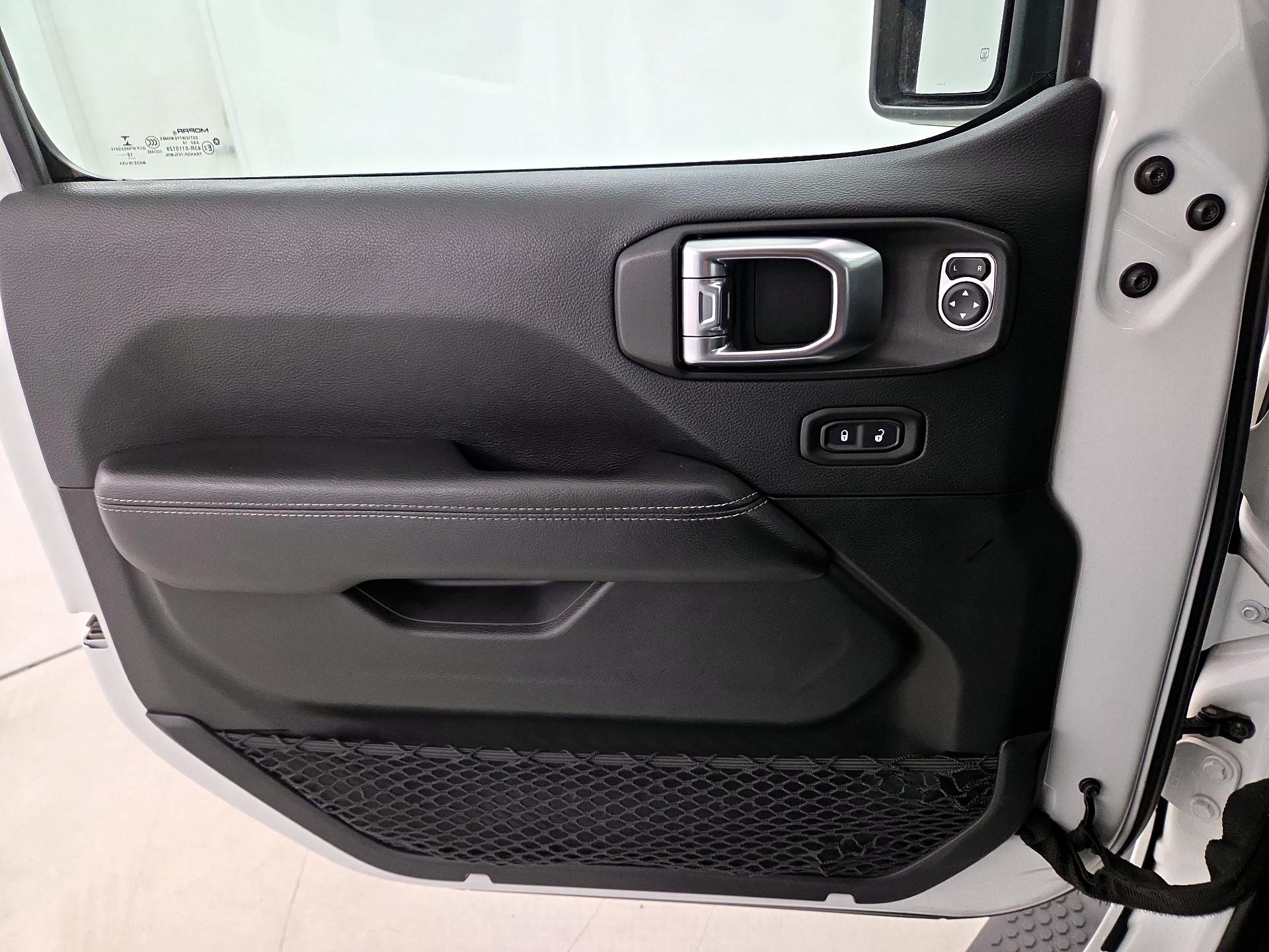 Thumbnail: 2018 Jeep Wrangler - 12