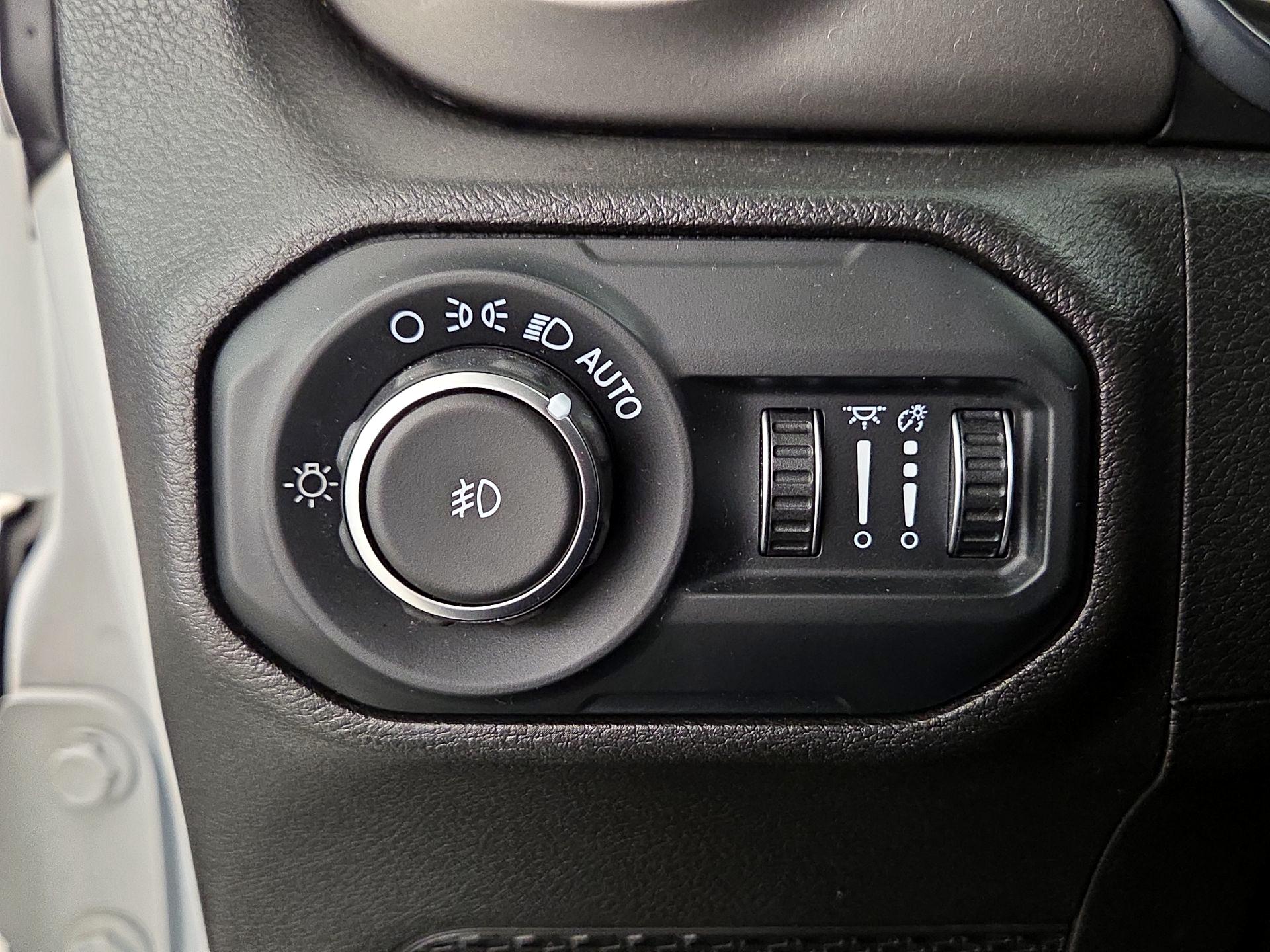 Thumbnail: 2018 Jeep Wrangler - 13