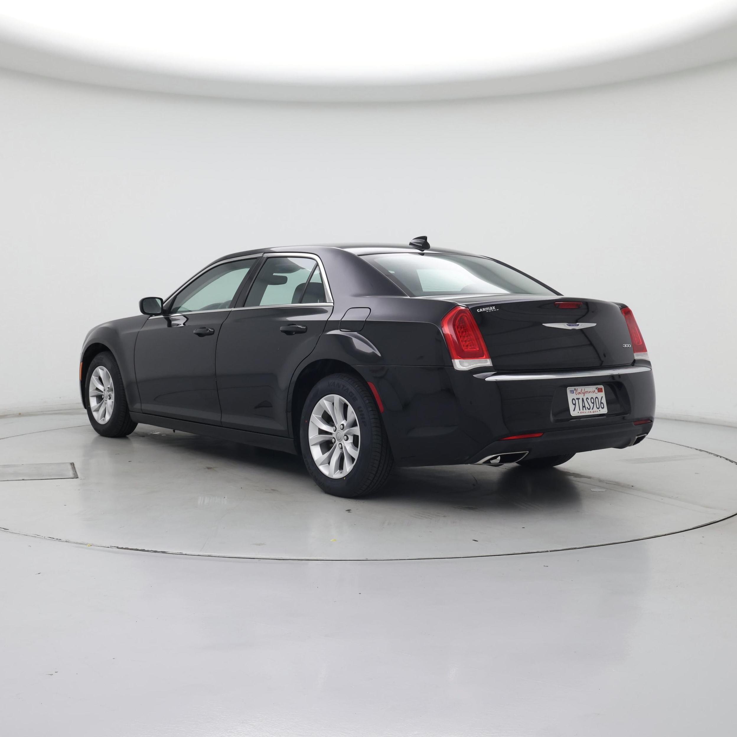 Thumbnail: 2023 Chrysler 300 - 2