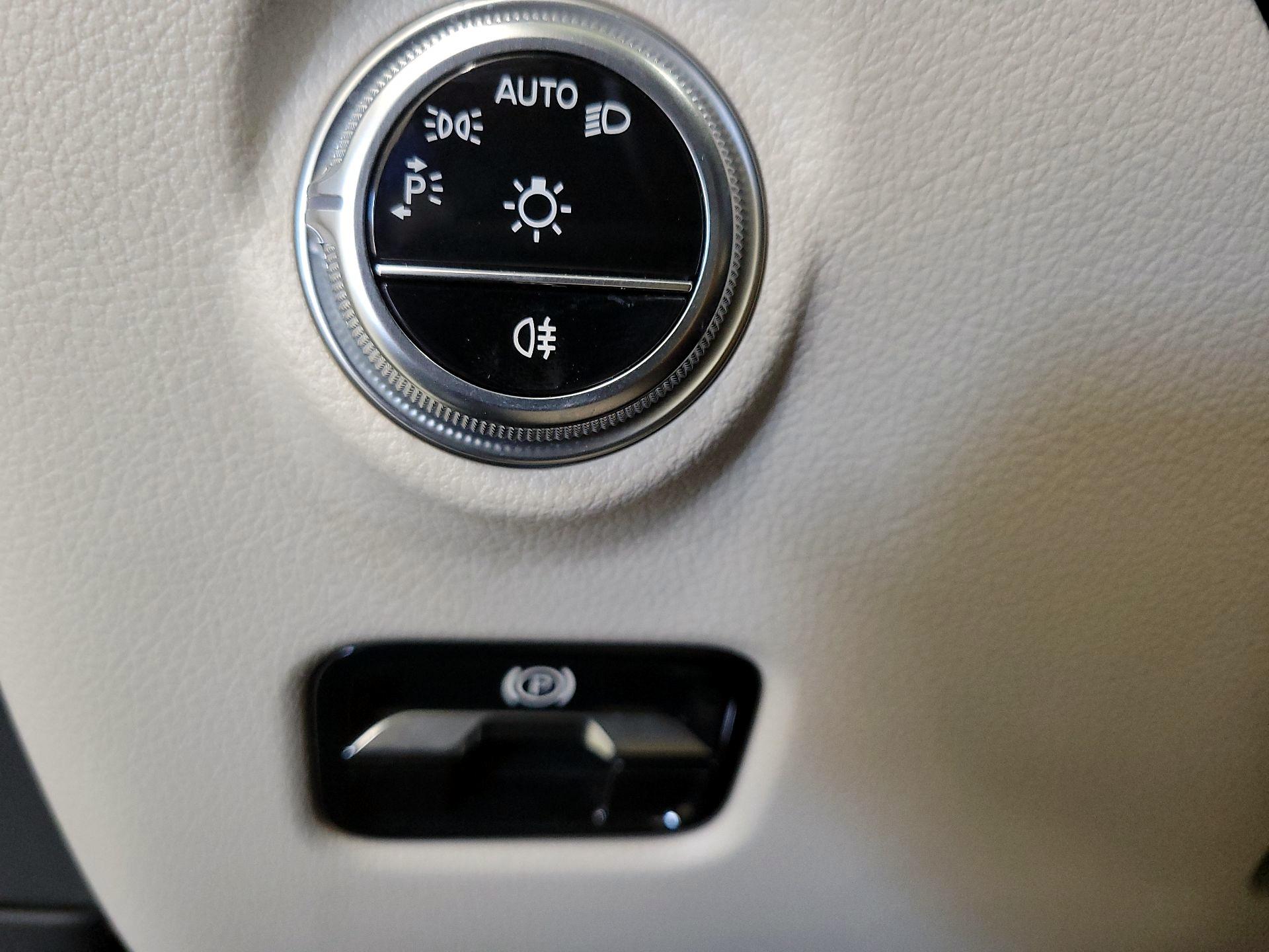 Thumbnail: 2023 Mercedes-Benz C-Class - 13