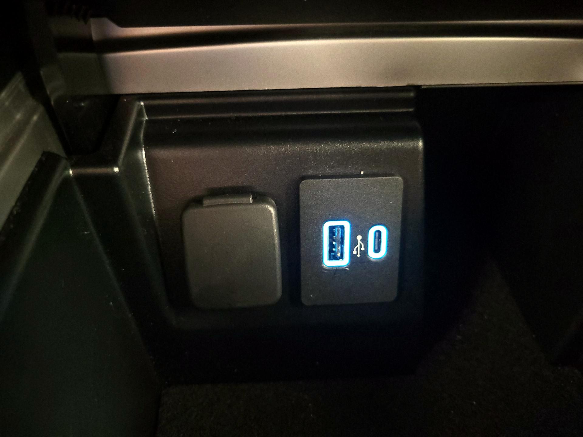 Thumbnail: 2022 Ford Explorer - 18