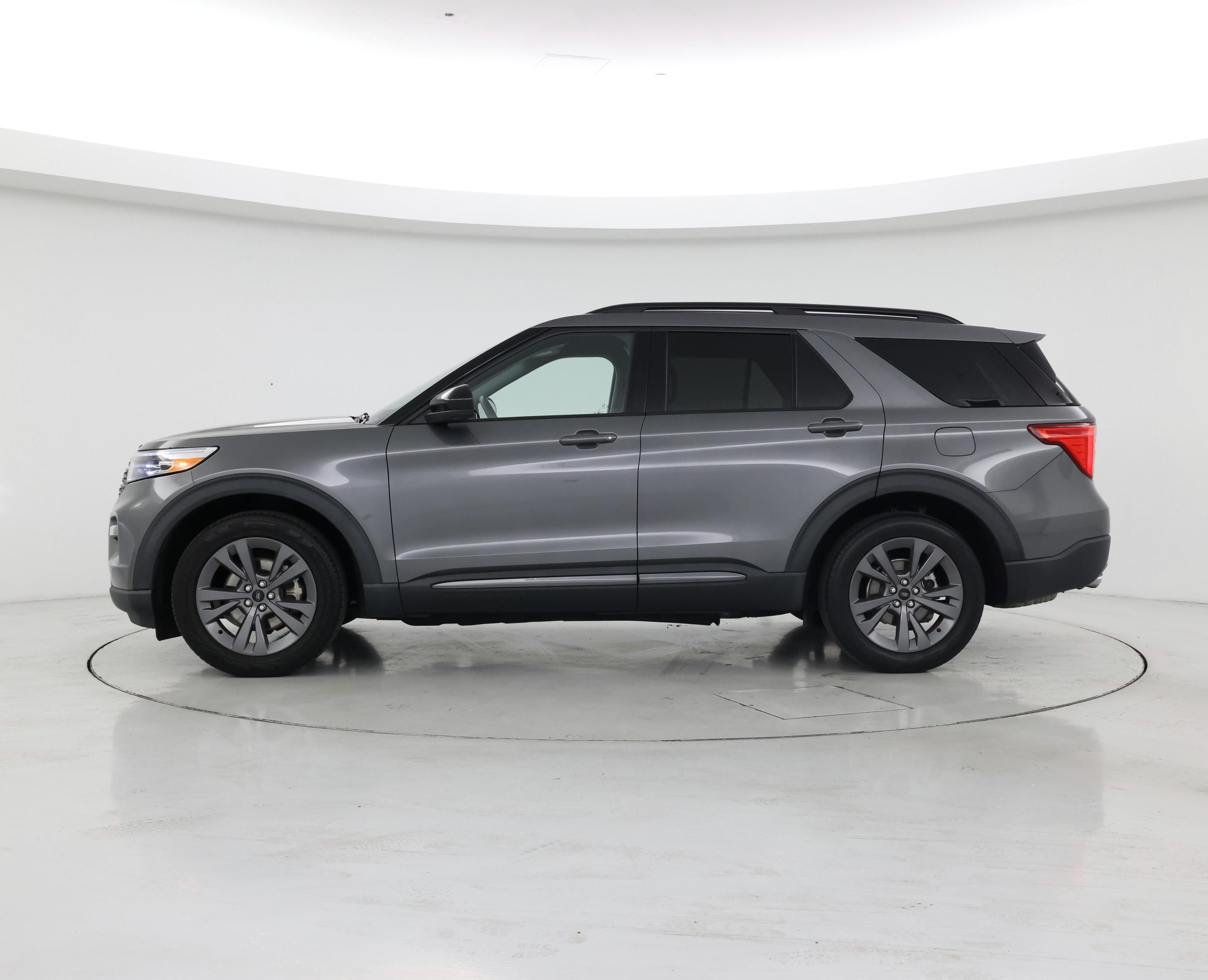 Thumbnail: 2022 Ford Explorer - 3