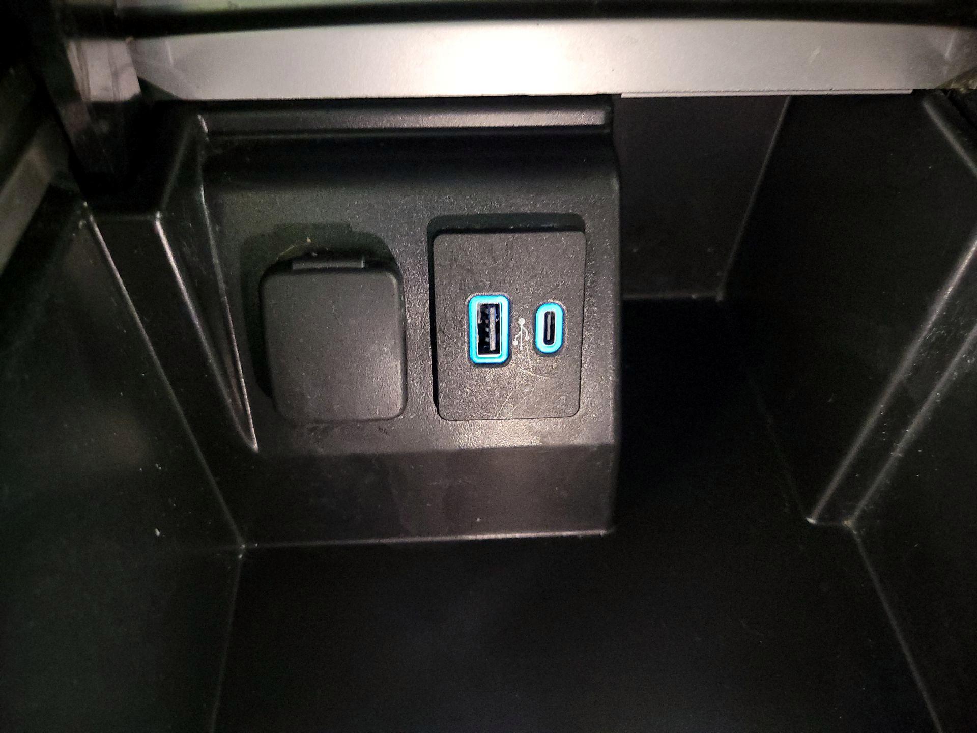 Thumbnail: 2022 Ford Explorer - 19