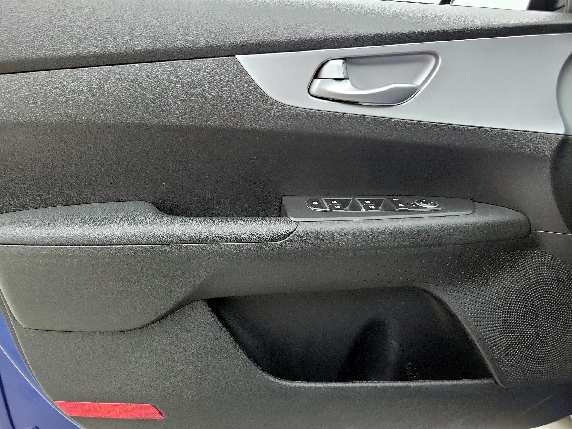 Thumbnail: 2023 Kia Forte - 12