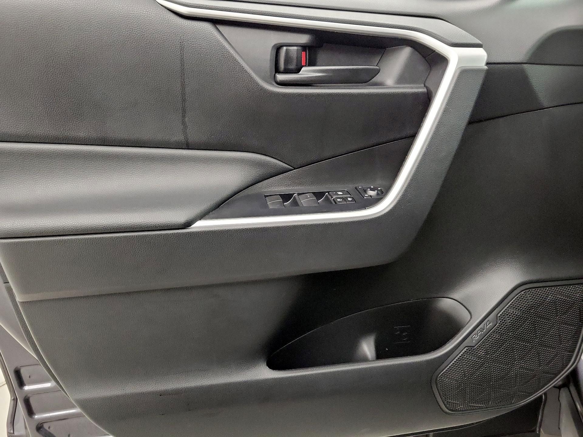 Thumbnail: 2022 Toyota RAV4 - 12