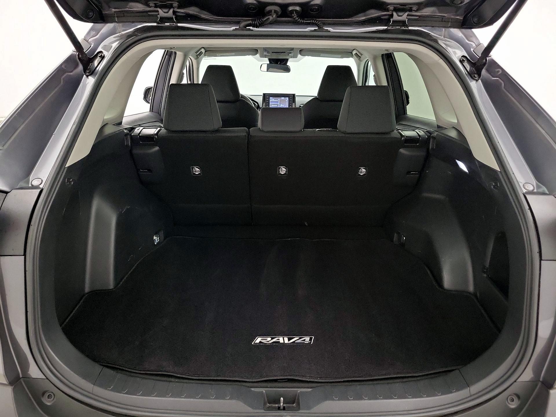 Thumbnail: 2022 Toyota RAV4 - 20