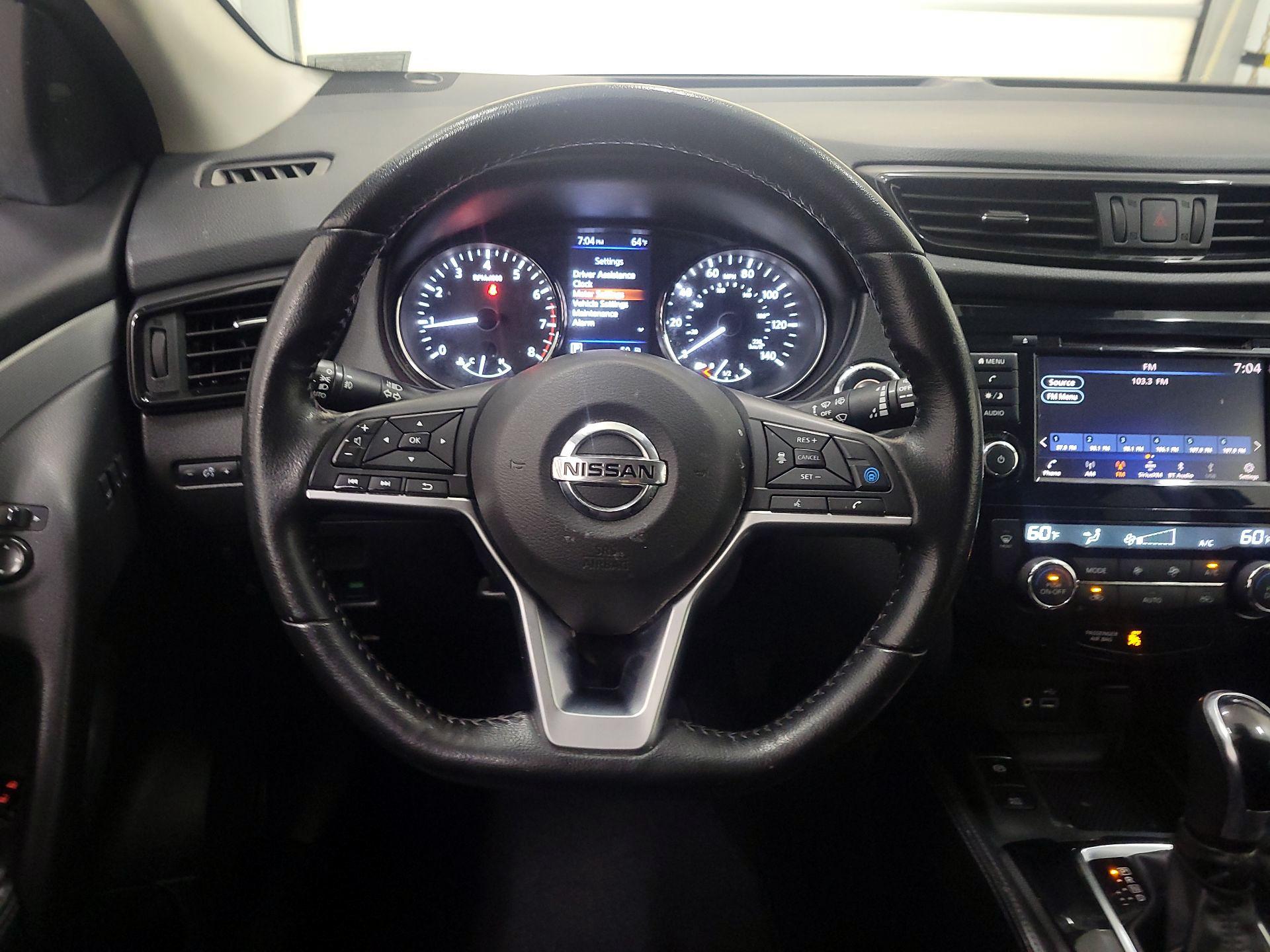 Thumbnail: 2020 Nissan Rogue Sport - 10