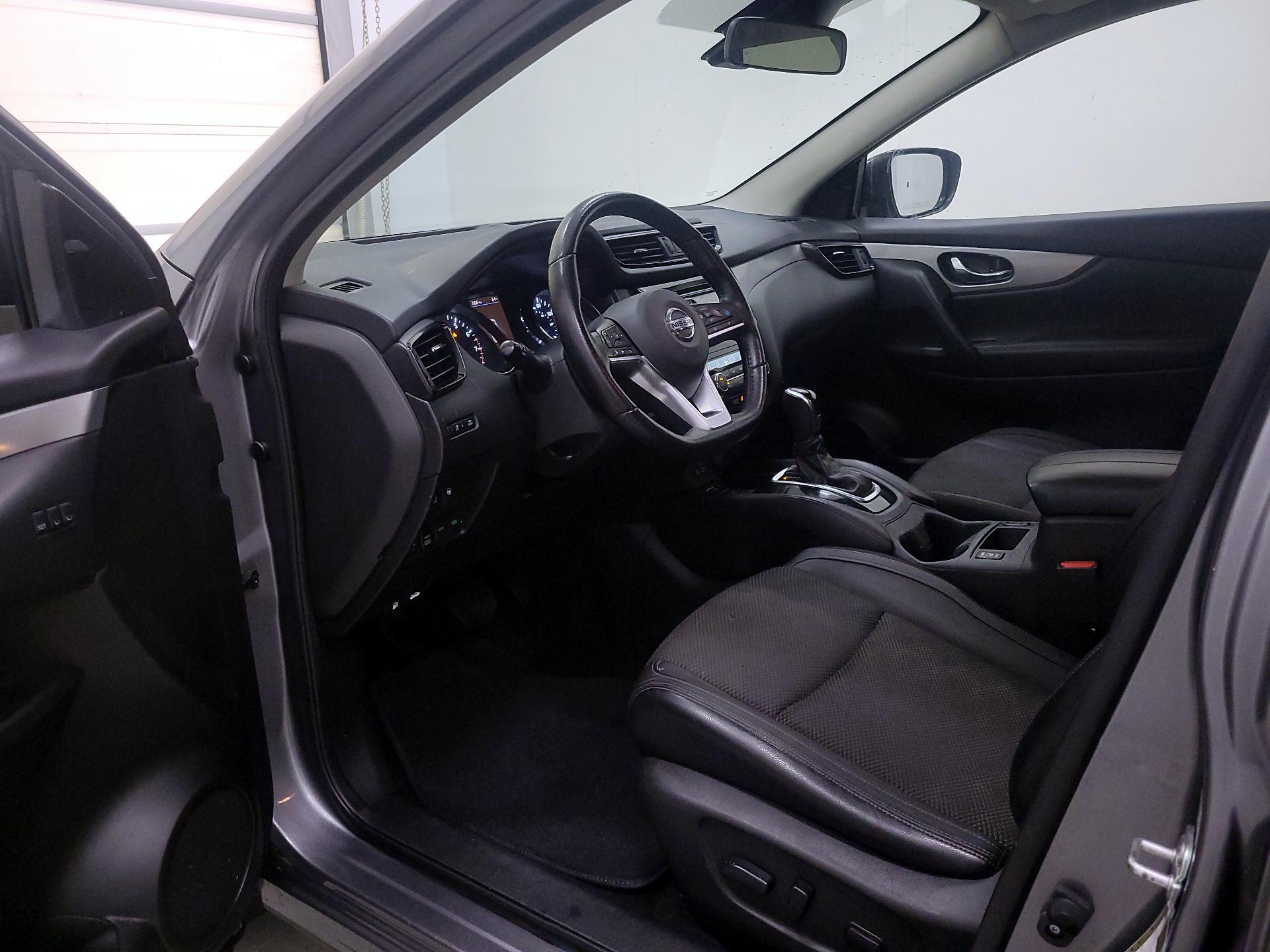 Thumbnail: 2020 Nissan Rogue Sport - 11