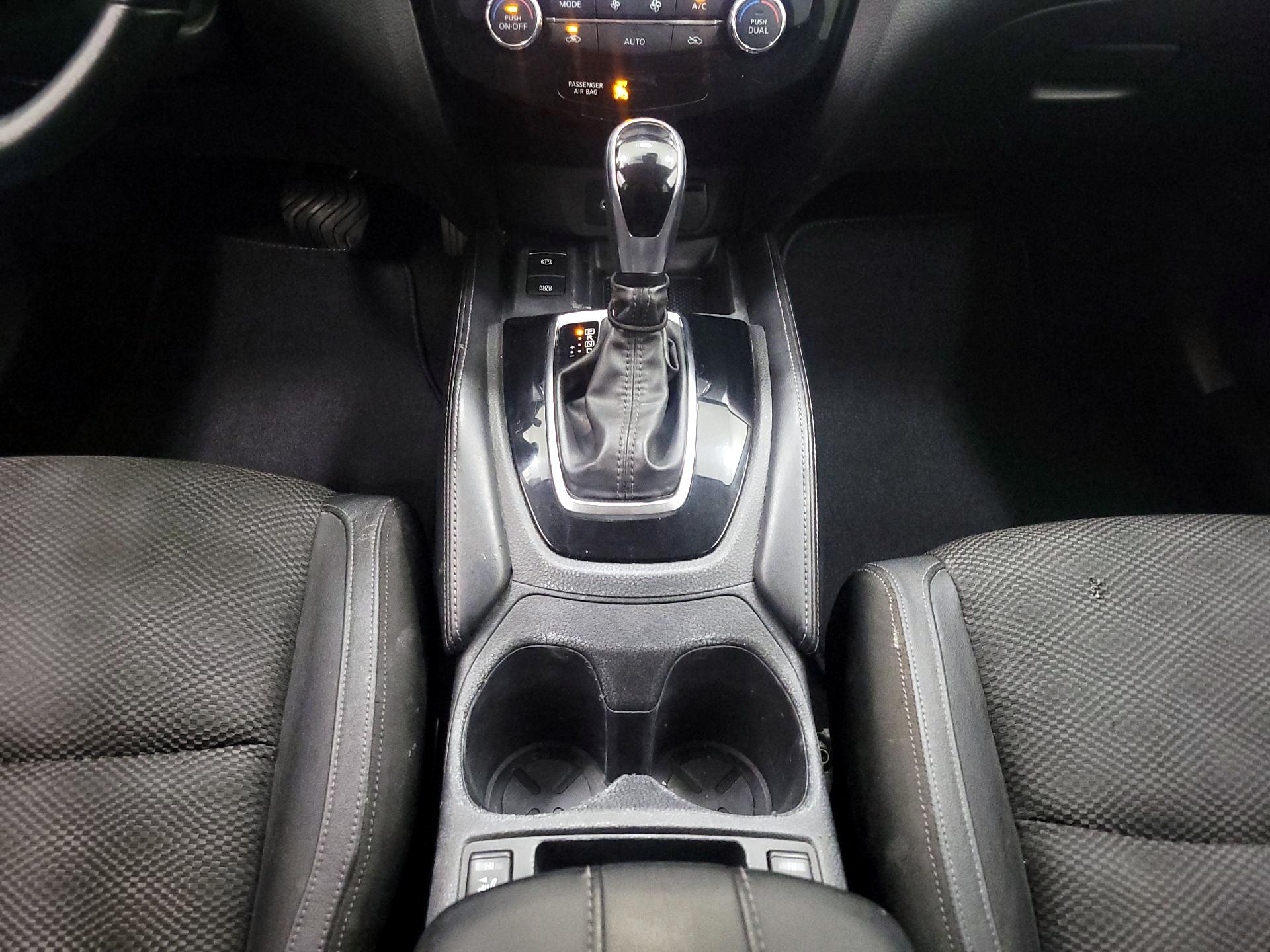 Thumbnail: 2020 Nissan Rogue Sport - 17