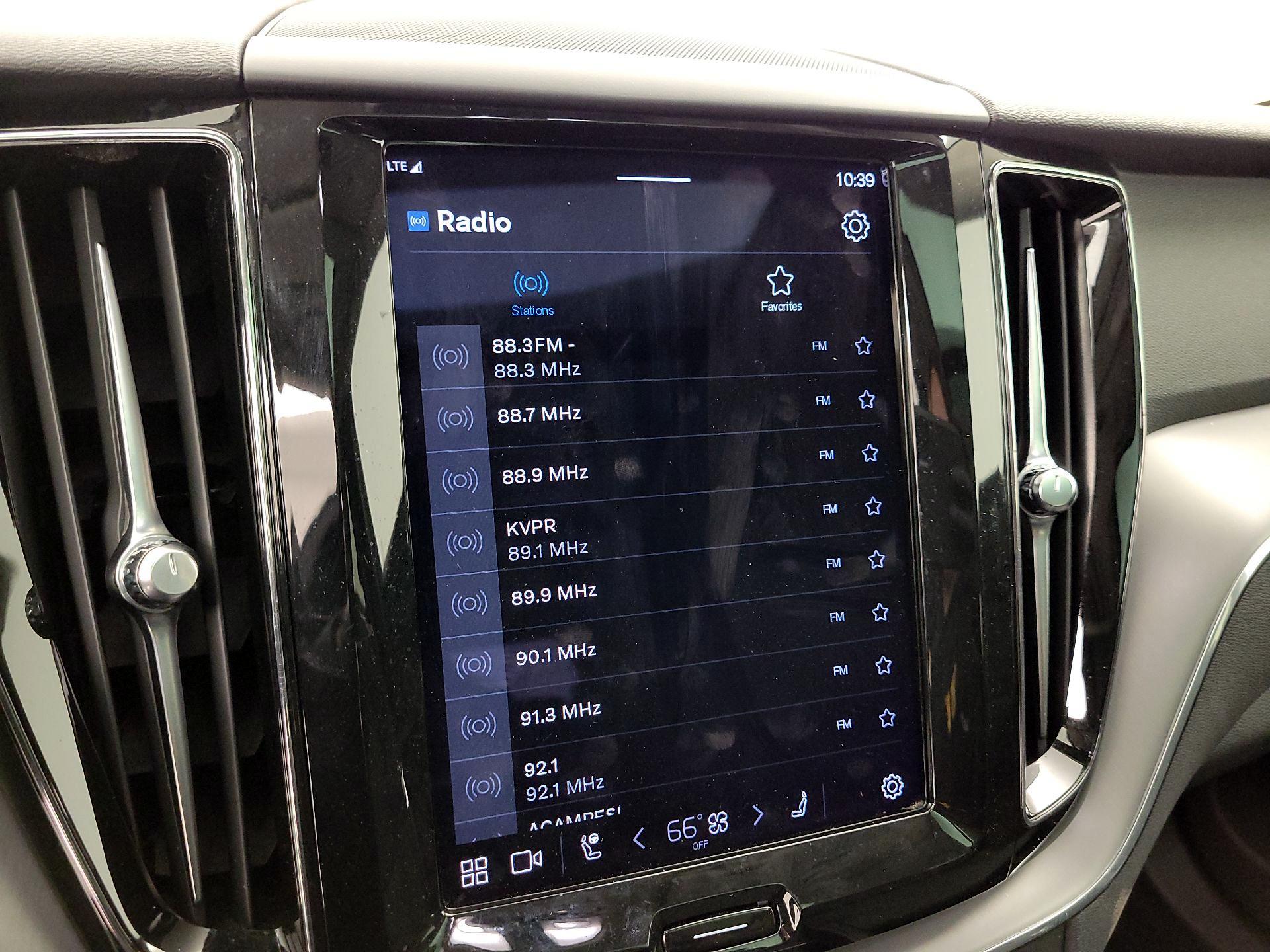 Thumbnail: 2023 Volvo XC60 - 15